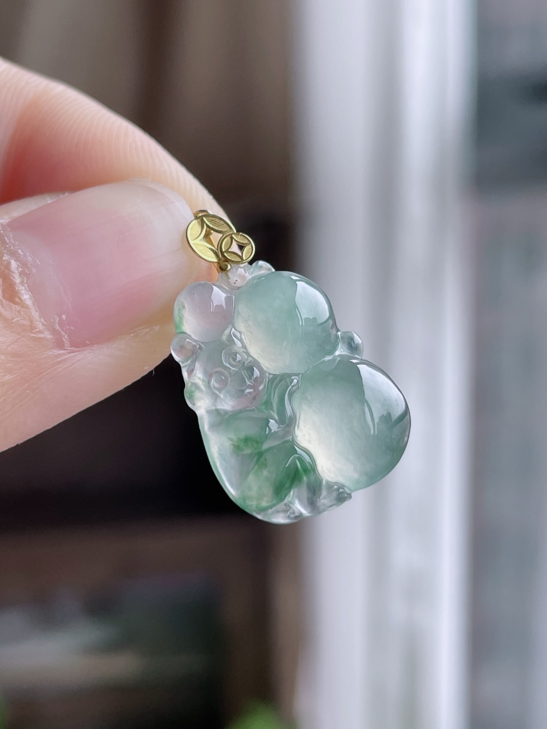 冰飘花生肖猴牌灵猴献瑞吊坠,18k金镶嵌,性比高,无裂