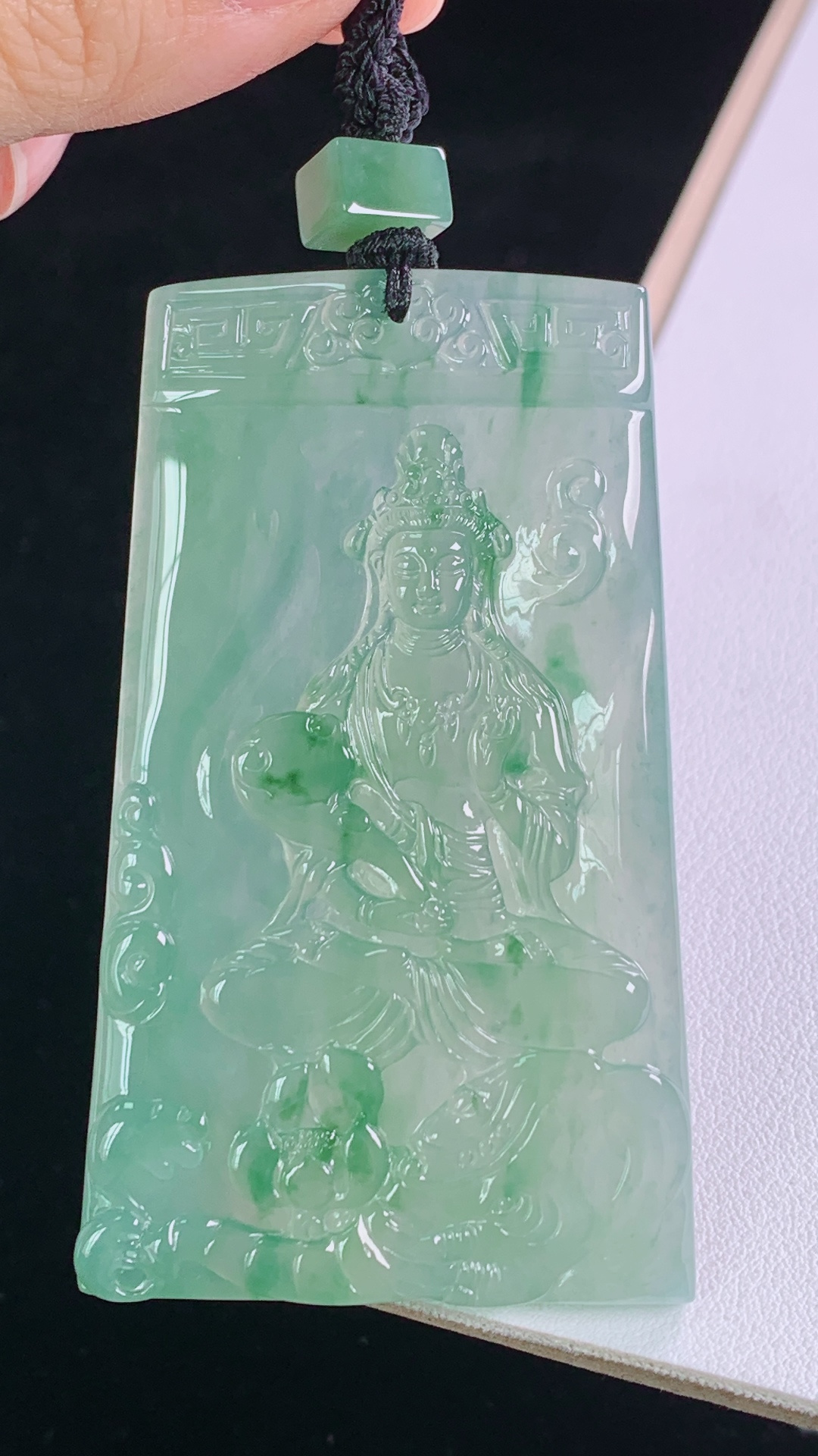 冰晴飘花普贤菩萨，种色兼备，花色灵动，无裂，尺寸:67.7-40.8-5.6mm