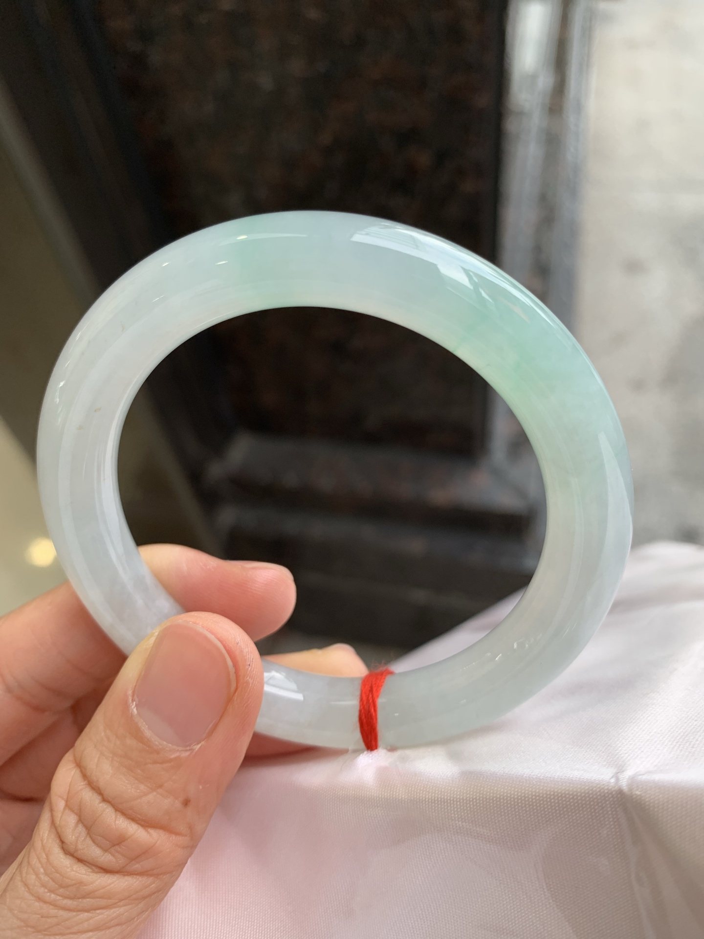 圆条冰飘绿，无裂，冰润