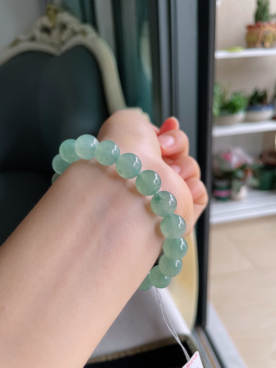 缅甸天然翡翠A货，冰浅绿手串，尺寸：9.8mm。【编4627】