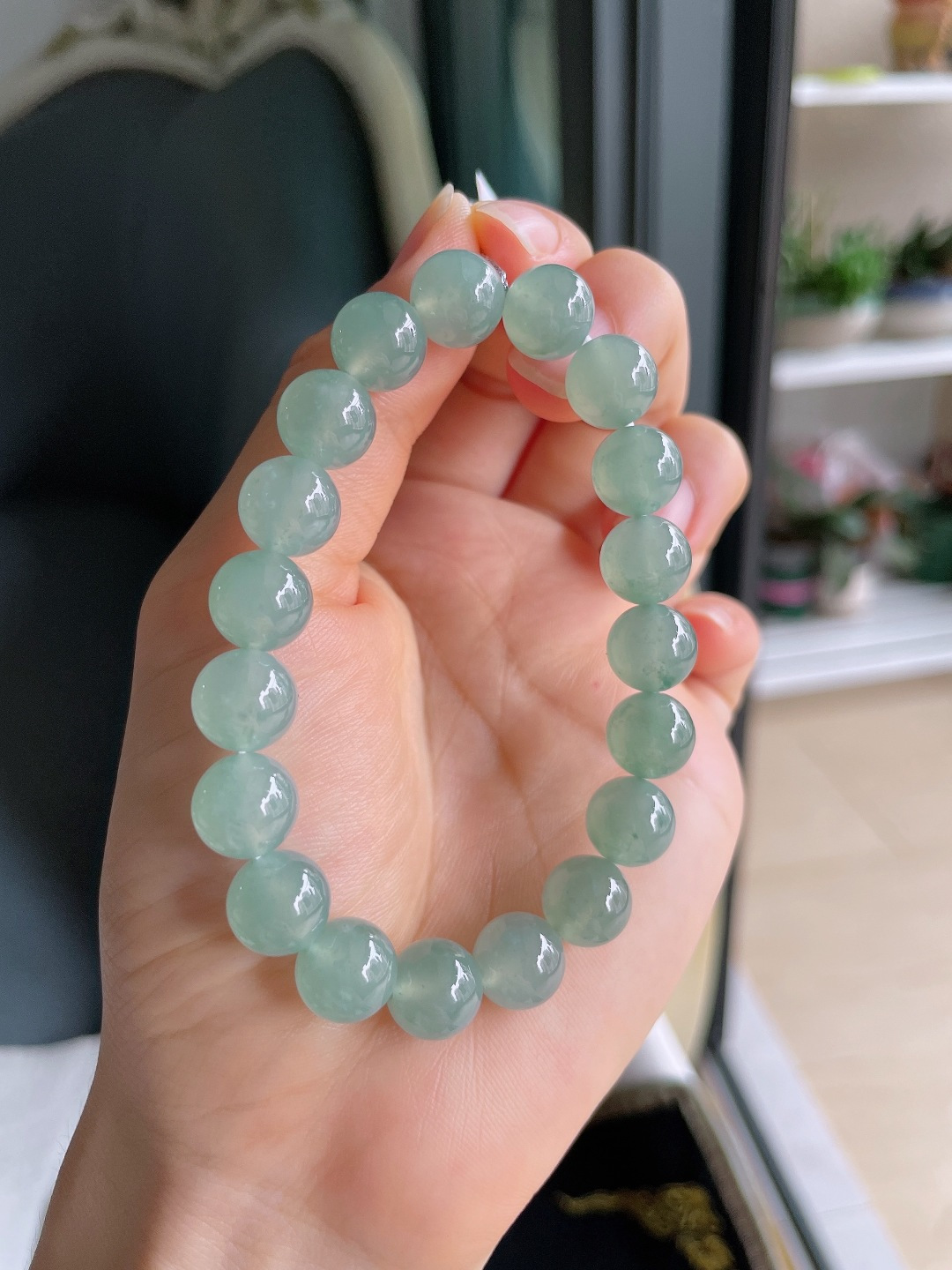 缅甸天然翡翠A货，冰浅绿手串，尺寸：9.8mm。【编4627】