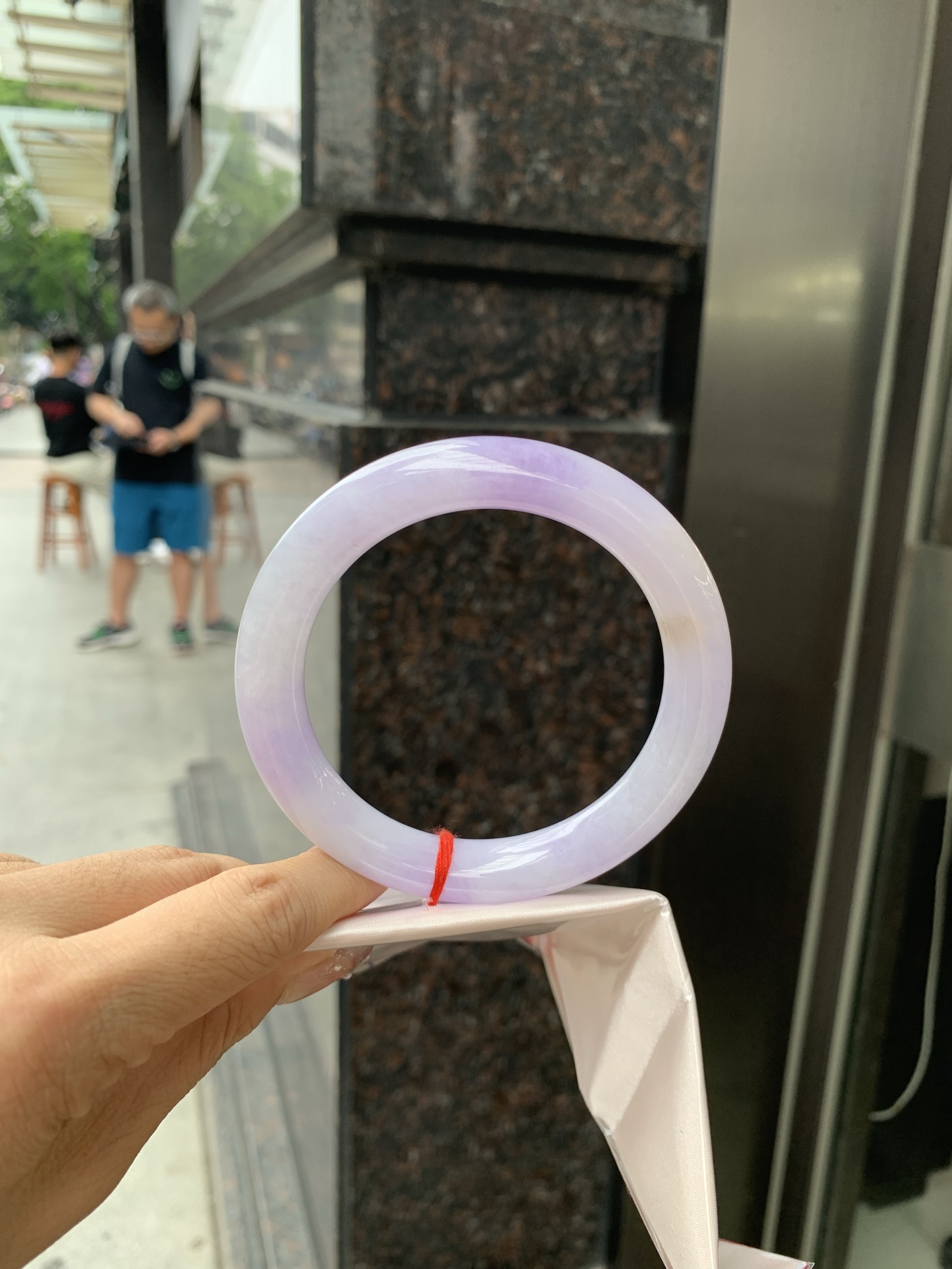 圆条，打灯细纹，底妆水润，满圈紫罗兰吸睛抢眼，浪漫迷人，仙气飘飘，优雅高贵显气质，感满满，满满紫罗兰底色均匀不失色，不同光线不一样视觉感受