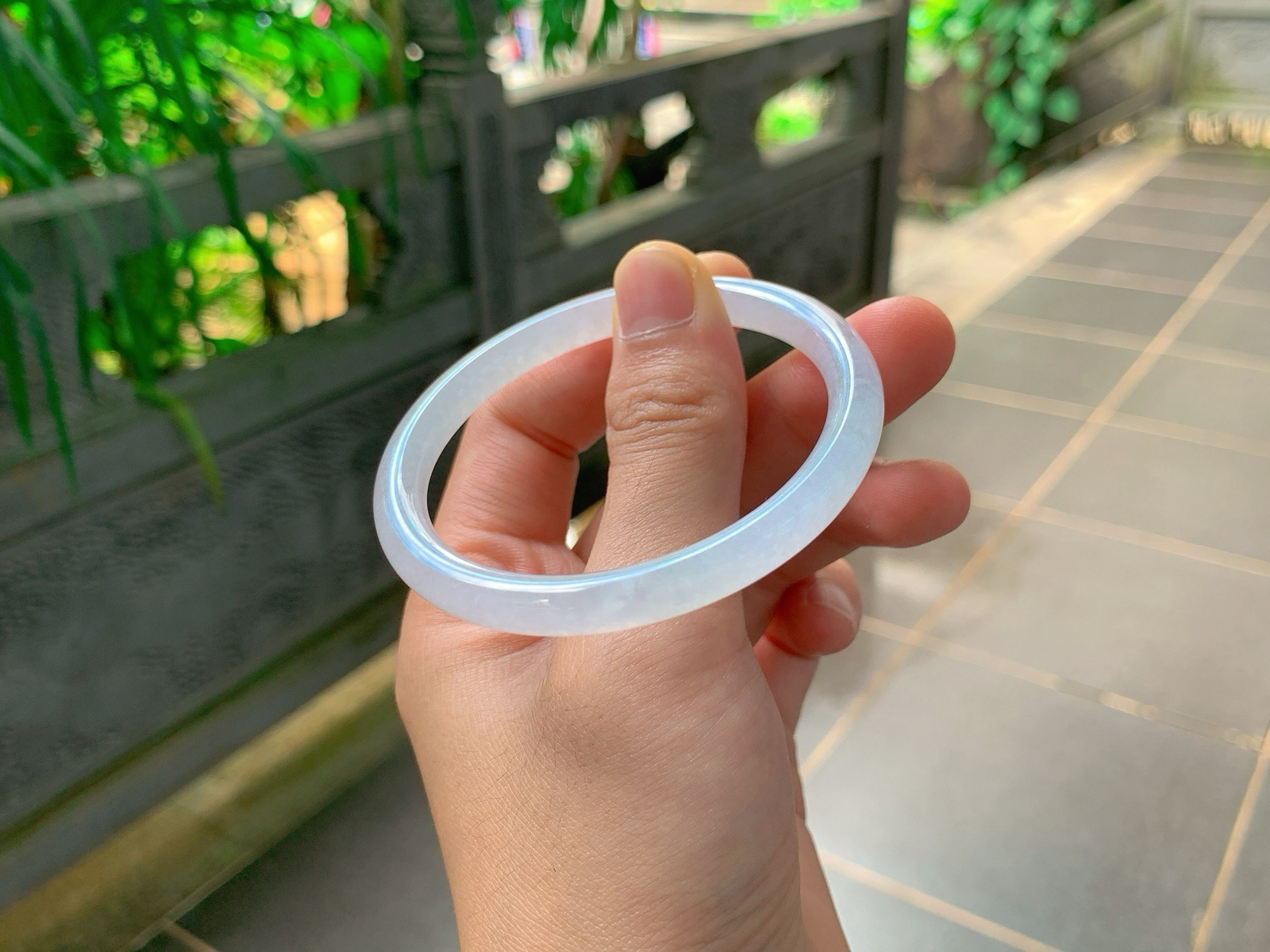 ｜56圈口
条粗：7.1
白月光福镯
冰润通透，底子干净清透，上手轻盈灵动漂亮