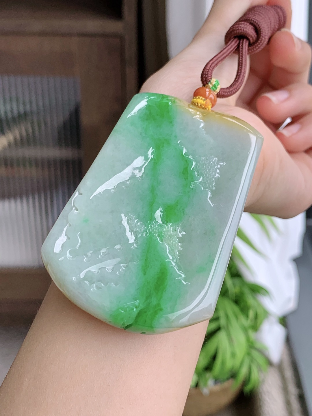 冰黄加绿山水财神爷牌大山水牌吊坠，缅料，性比高，飘绿，超厚，尺寸73.3-48.7-10.8，重量91.8克