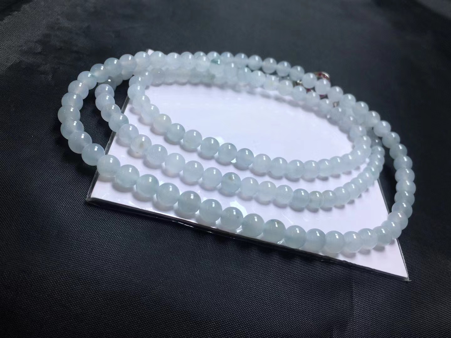 种珠链，卡5.7～5.3mm，118颗，种好，玉质细腻，均匀，通透，颗颗精选