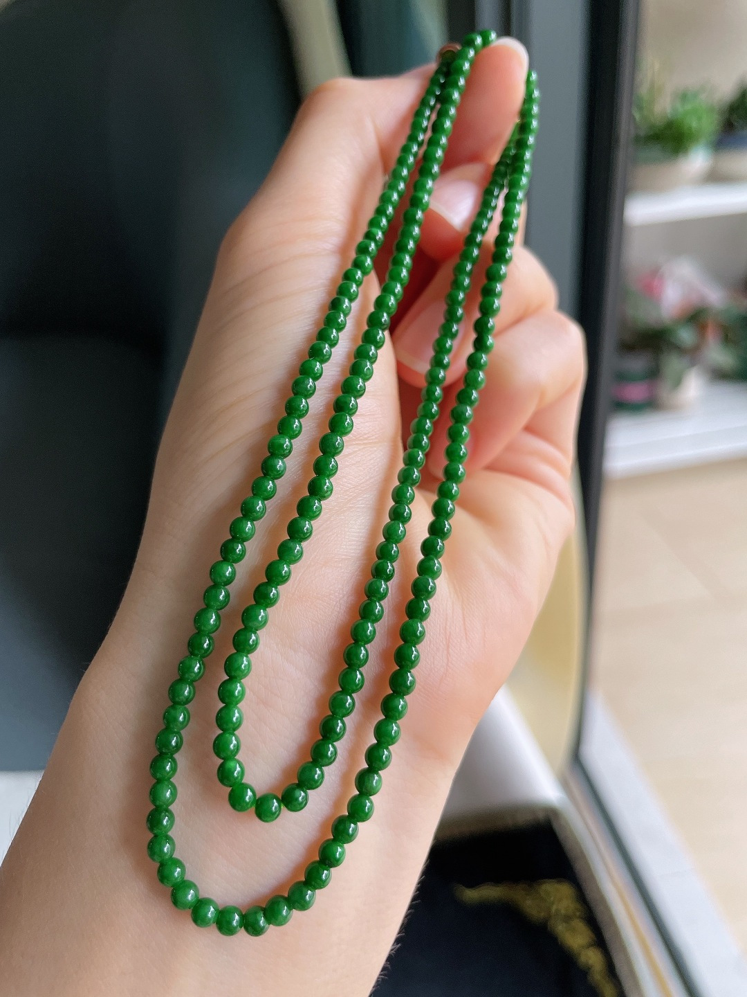 缅甸天然翡翠A货，冰满绿小米珠珠链，尺寸：3mm185颗。【编4631】