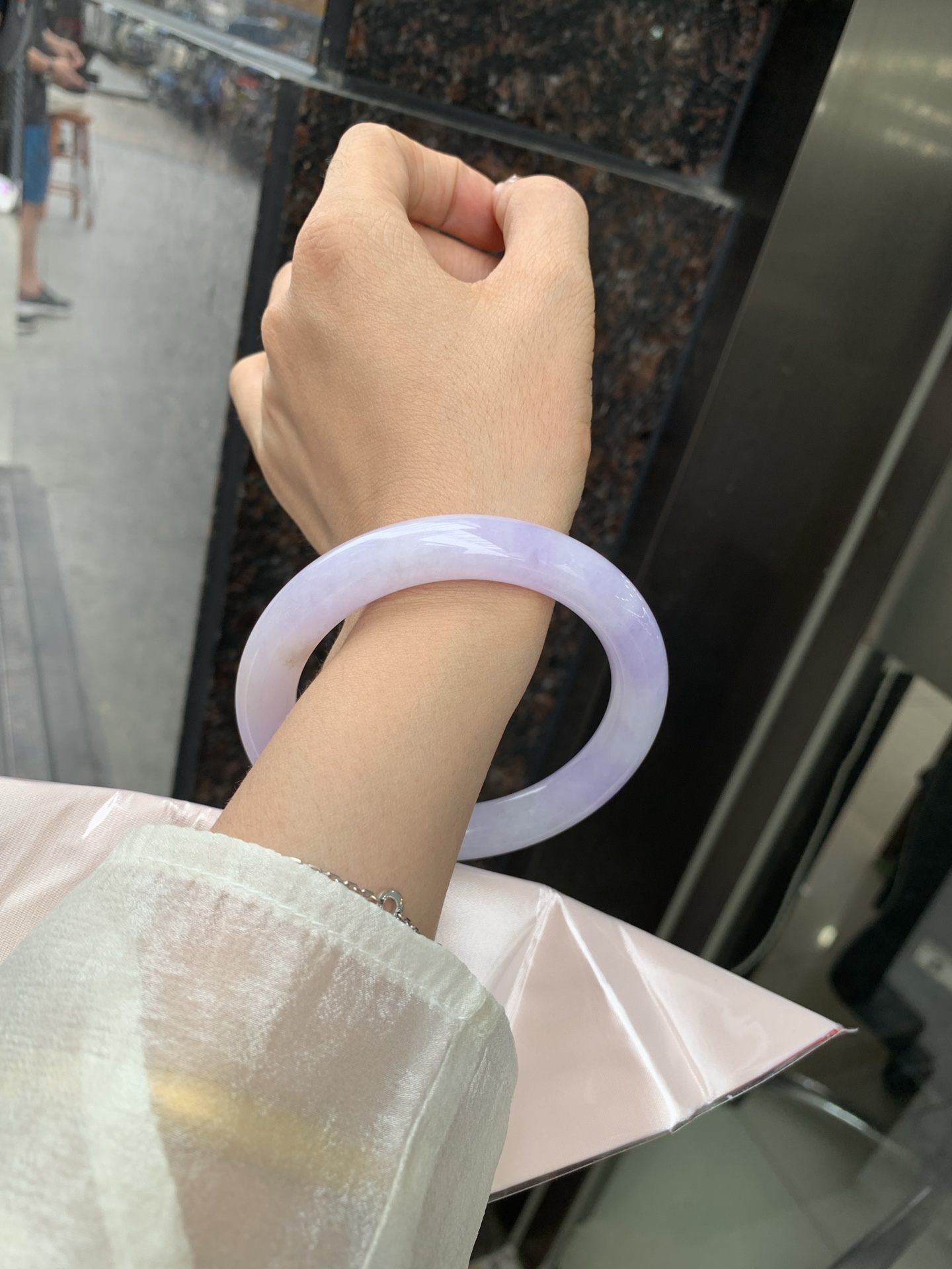 圆条，打灯细纹，底妆水润，满圈紫罗兰吸睛抢眼，浪漫迷人，仙气飘飘，优雅高贵显气质，感满满，满满紫罗兰底色均匀不失色，不同光线不一样视觉感受