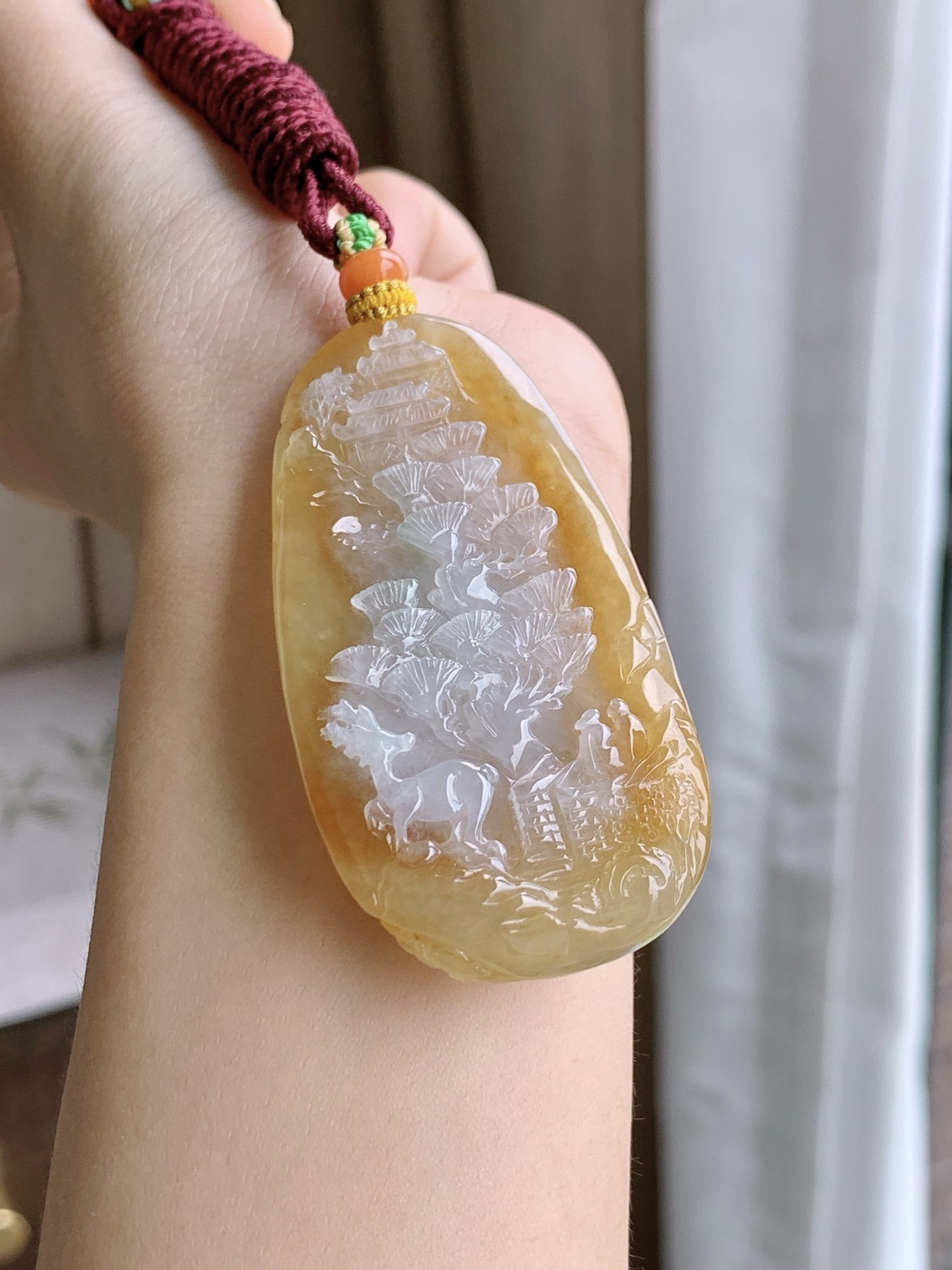 冰黄翡大山水牌吊坠，缅料，性比高，厚装，俏色巧雕，无裂
