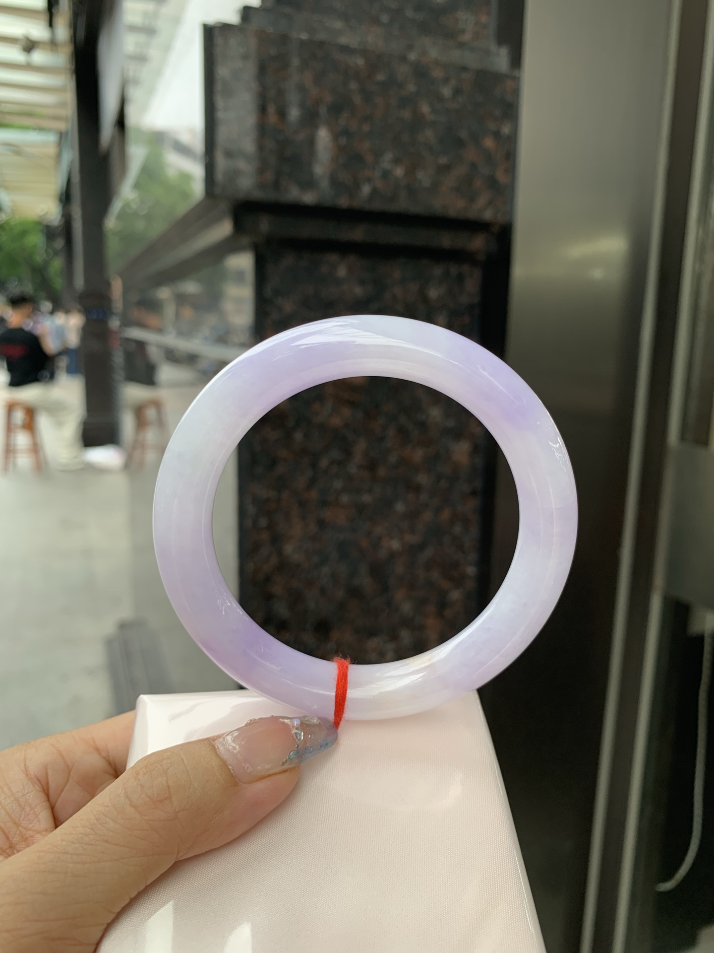 圆条，打灯细纹，底妆水润，满圈紫罗兰吸睛抢眼，浪漫迷人，仙气飘飘，优雅高贵显气质，感满满，满满紫罗兰底色均匀不失色，不同光线不一样视觉感受