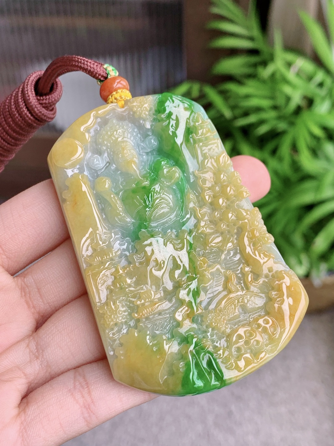 冰黄加绿山水财神爷牌大山水牌吊坠，缅料，性比高，飘绿，超厚，尺寸73.3-48.7-10.8，重量91.8克