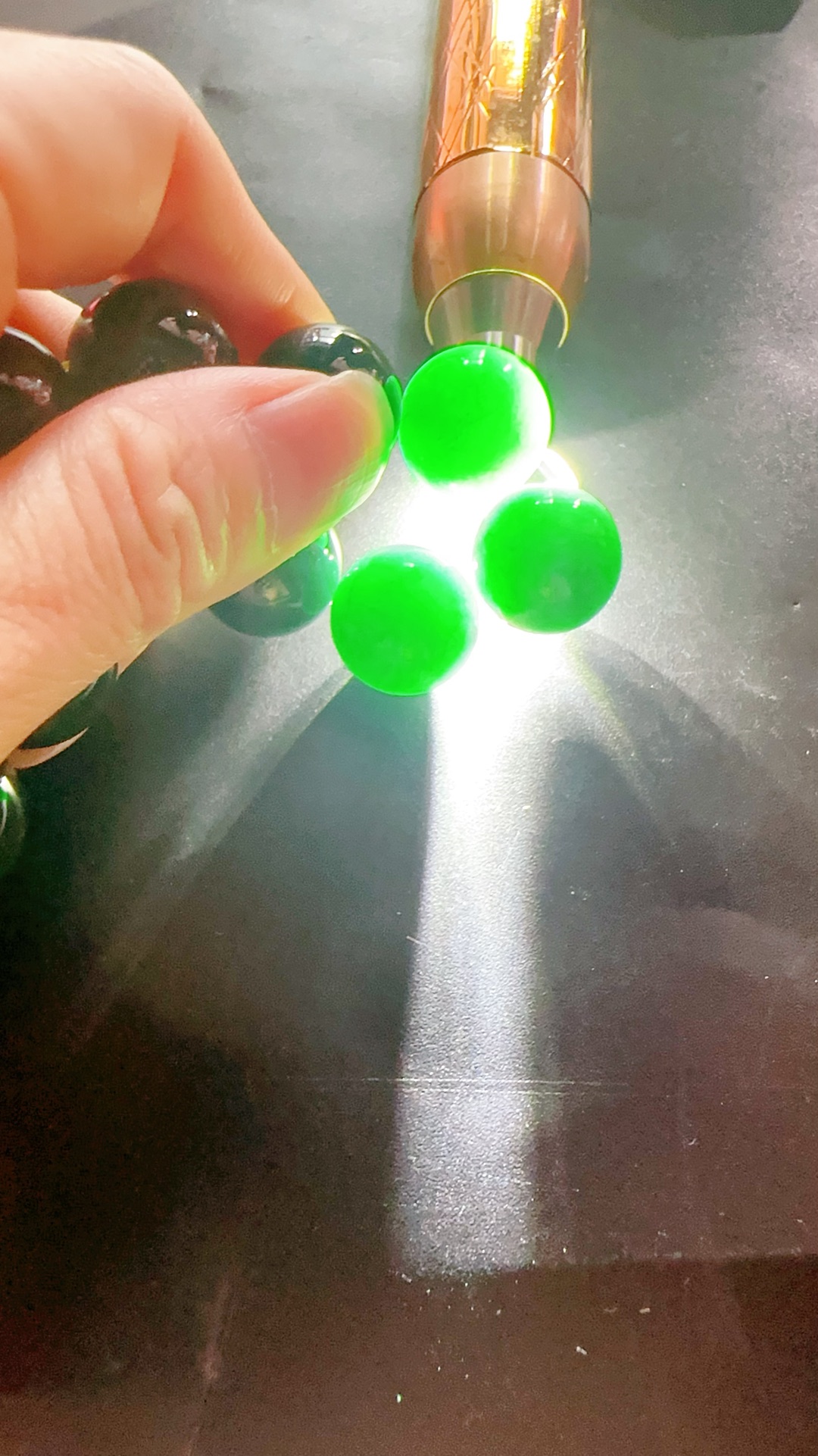 ️ 9.6 墨翠大珠手串16mm 乌黑油亮 质地非常细腻 灯照全透