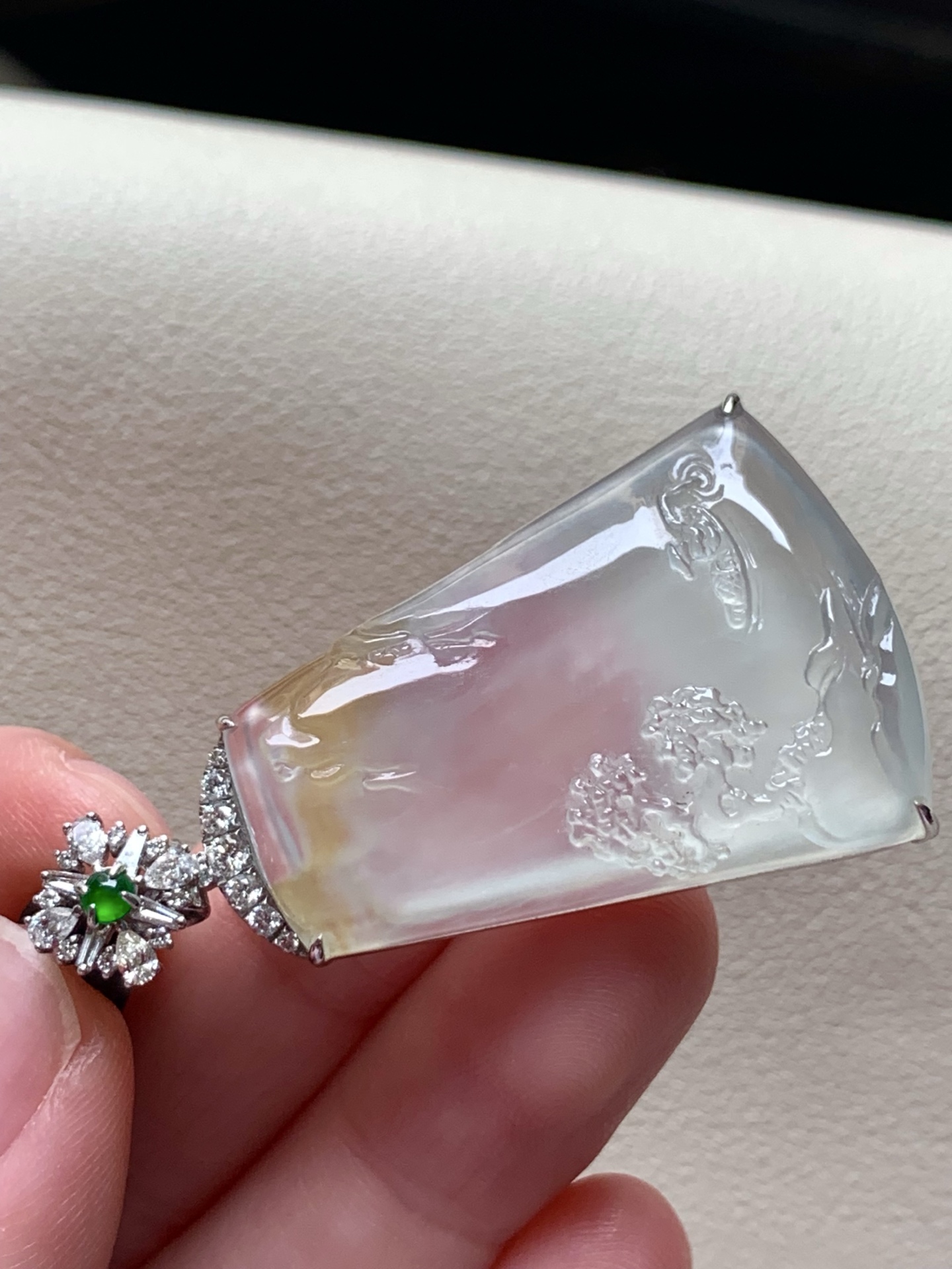 ️【18k金镶嵌黄翡山水牌吊坠】颜色艳丽火辣，韵味十足尺寸：成品：43*23.4*7，裸石：32*23*5,b6796