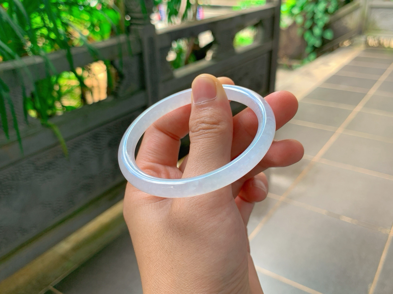 ｜56圈口
条粗：7.1
白月光福镯
冰润通透，底子干净清透，上手轻盈灵动漂亮