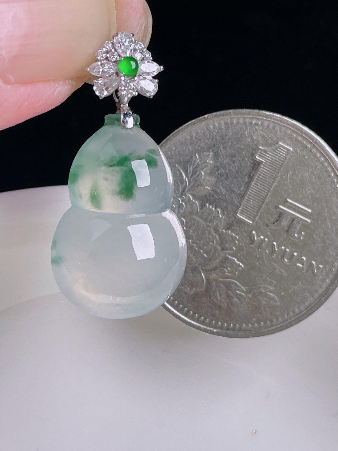 冰种葫芦，18k镶嵌，老种起光，细底通透，尺寸：28裸石20.5/13.8/6.3mm0906