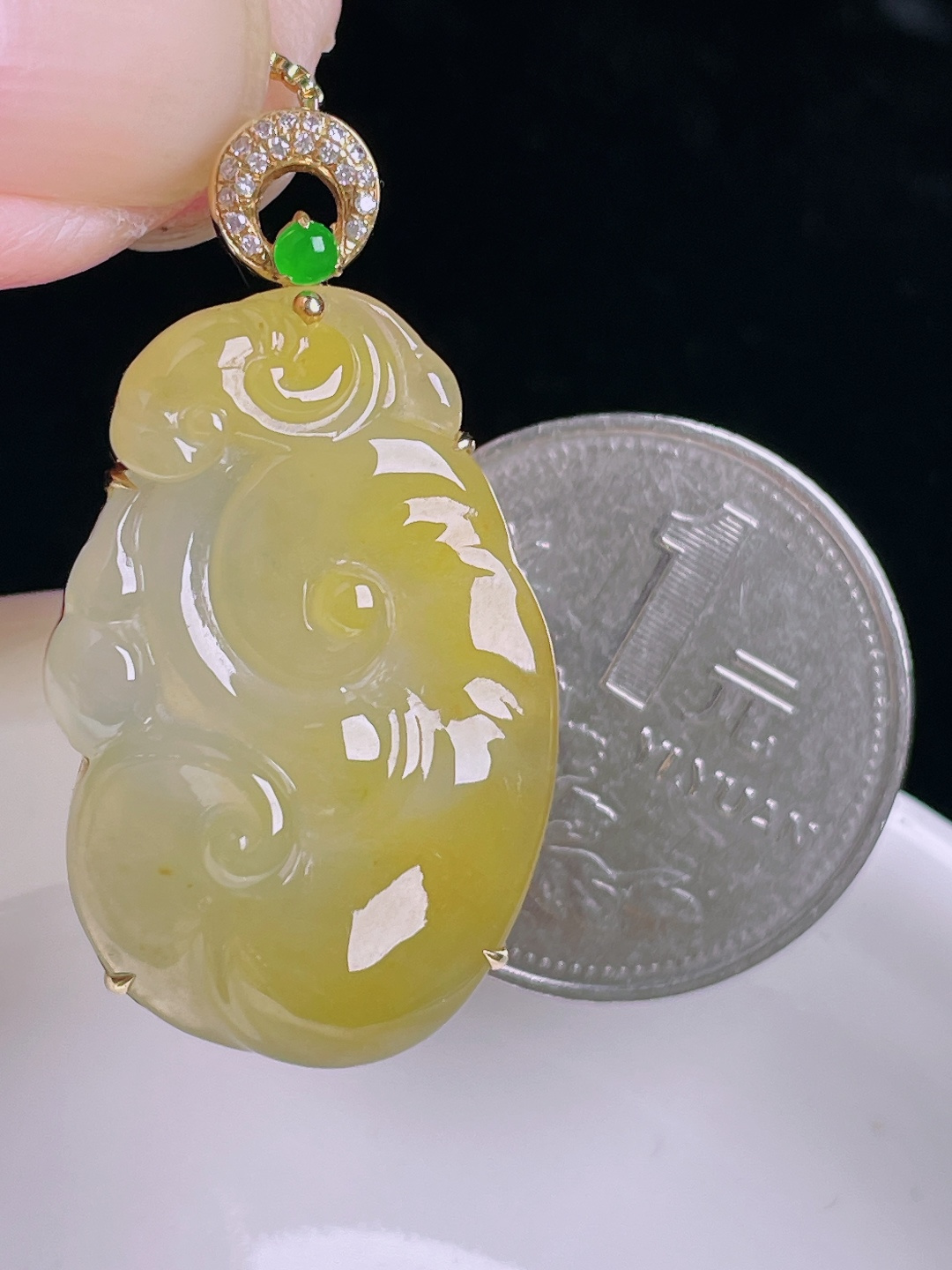 冰黄如意，18k镶嵌，老种起光，细底通透，尺寸：36/19/8.4mm0906