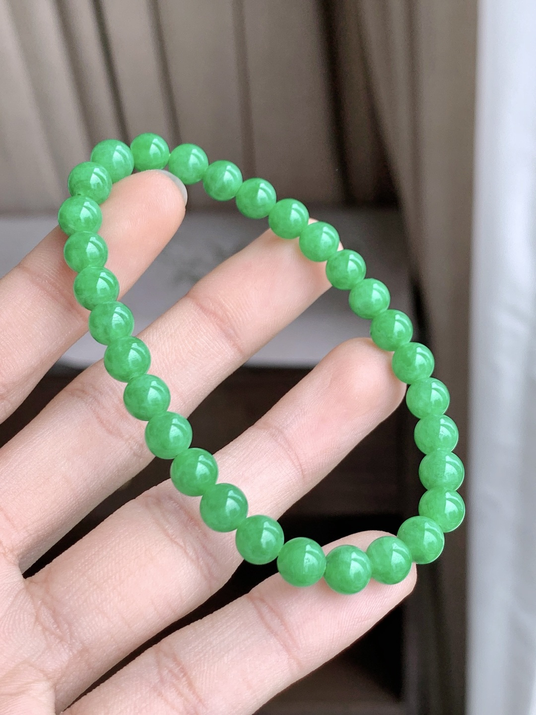珠子冰阳绿手串满绿圆珠子手串,说明缅料性比高满色,尺寸6.2mm,重量12.4克