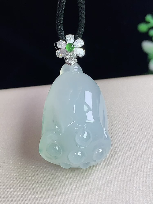 18k金镶冰飘花莲蓬，无裂，尺寸25.6-17.4-11.4mm，j06hjg