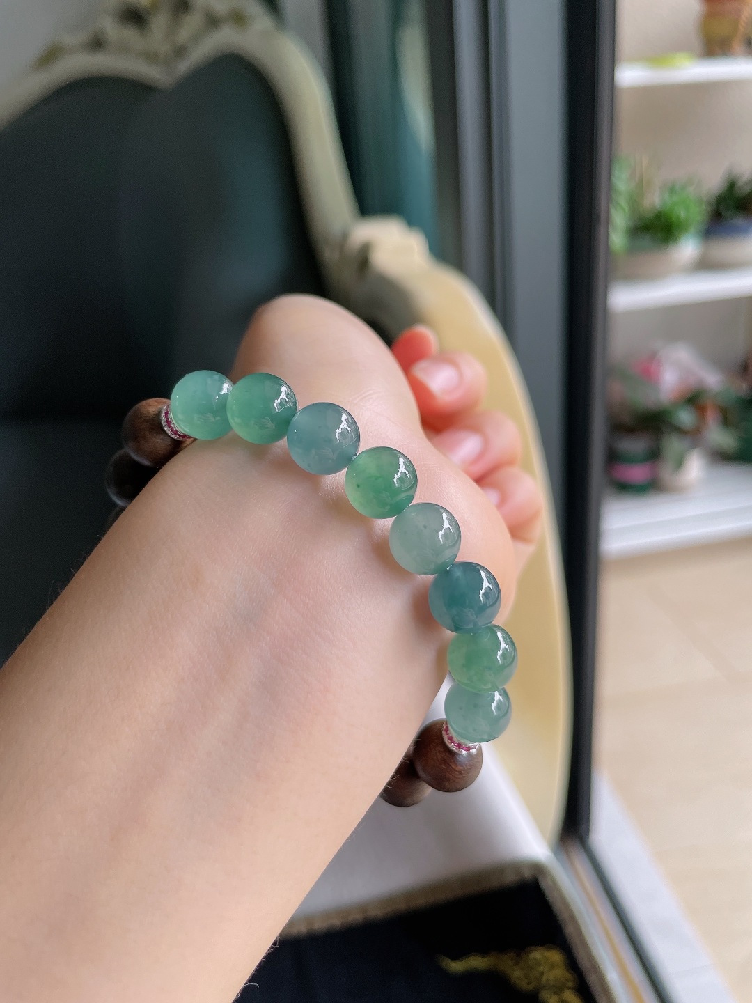 ️，天然翡翠A货，冰多宝圆珠搭配沉香木手串，尺寸：9.8mm。【编3021】