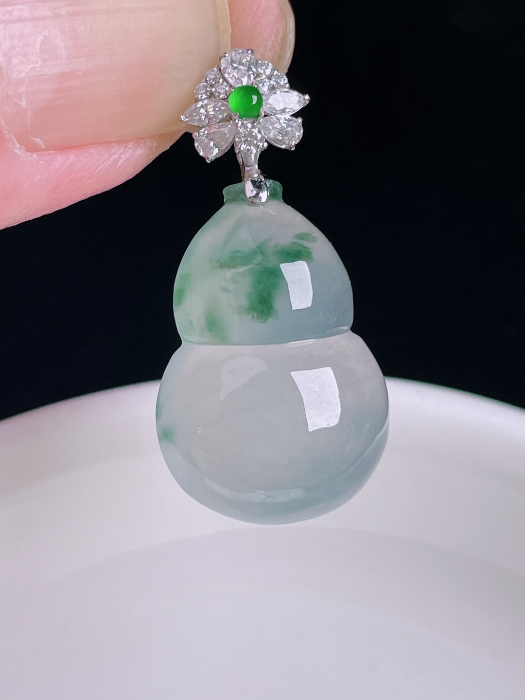 冰种葫芦，18k镶嵌，老种起光，细底通透，尺寸：28裸石20.5/13.8/6.3mm0906