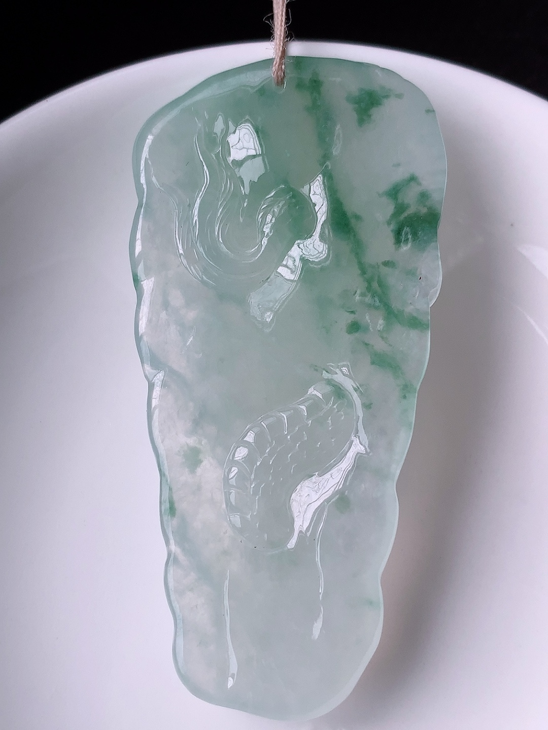 冰飘花龙牌挂件,饱满水润 花色灵动 佩戴简单大方，65.5-31.6-10.6