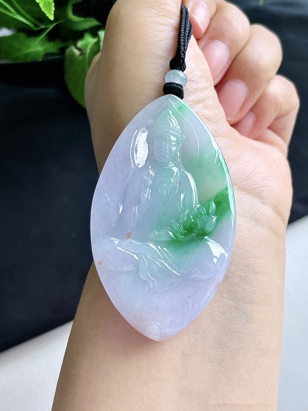 冰春彩大势至菩萨持莲观音牌吊坠，无裂，性比高，厚装，尺寸69.7-41-6.3，重量35.6克