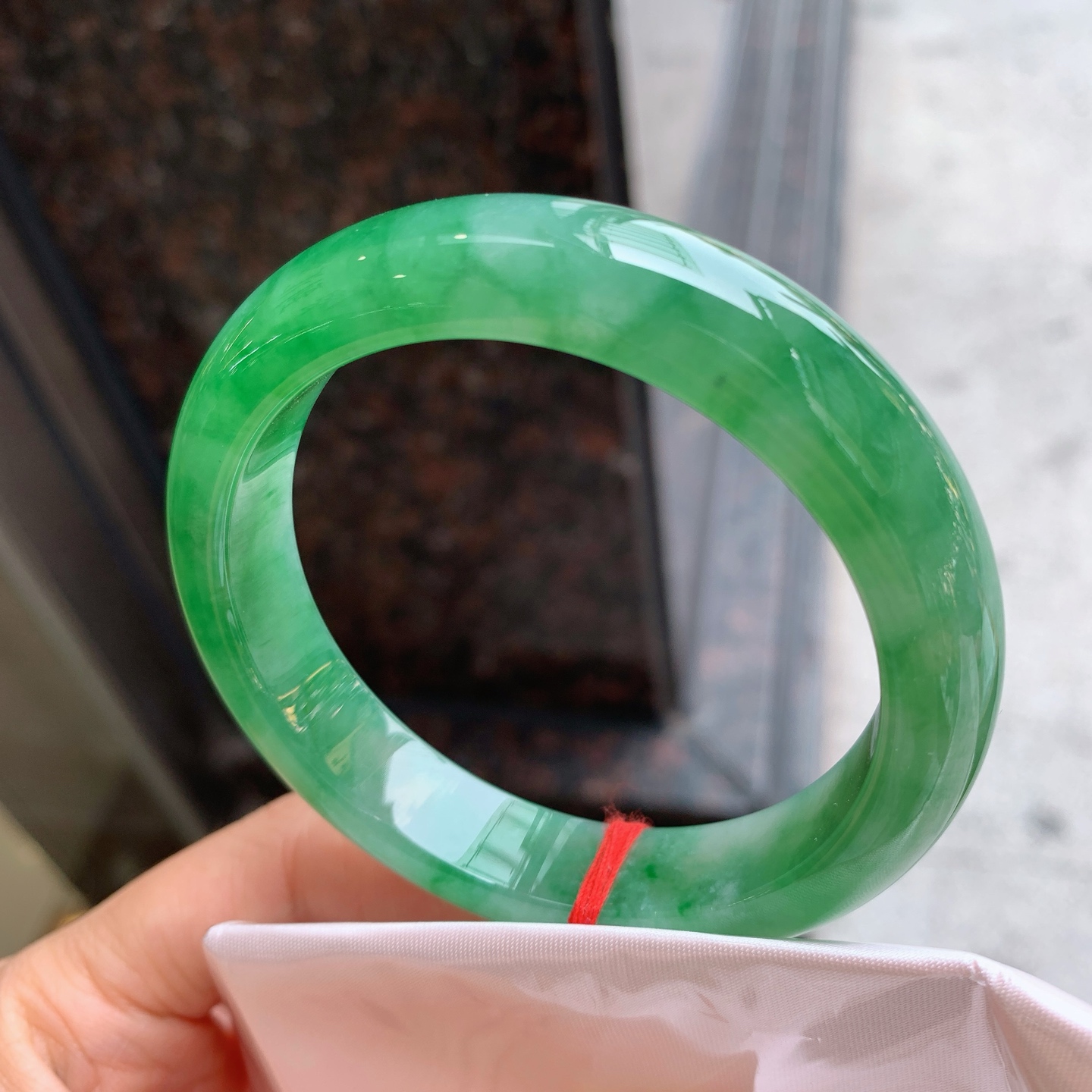 正圈飘绿，无裂，色辣