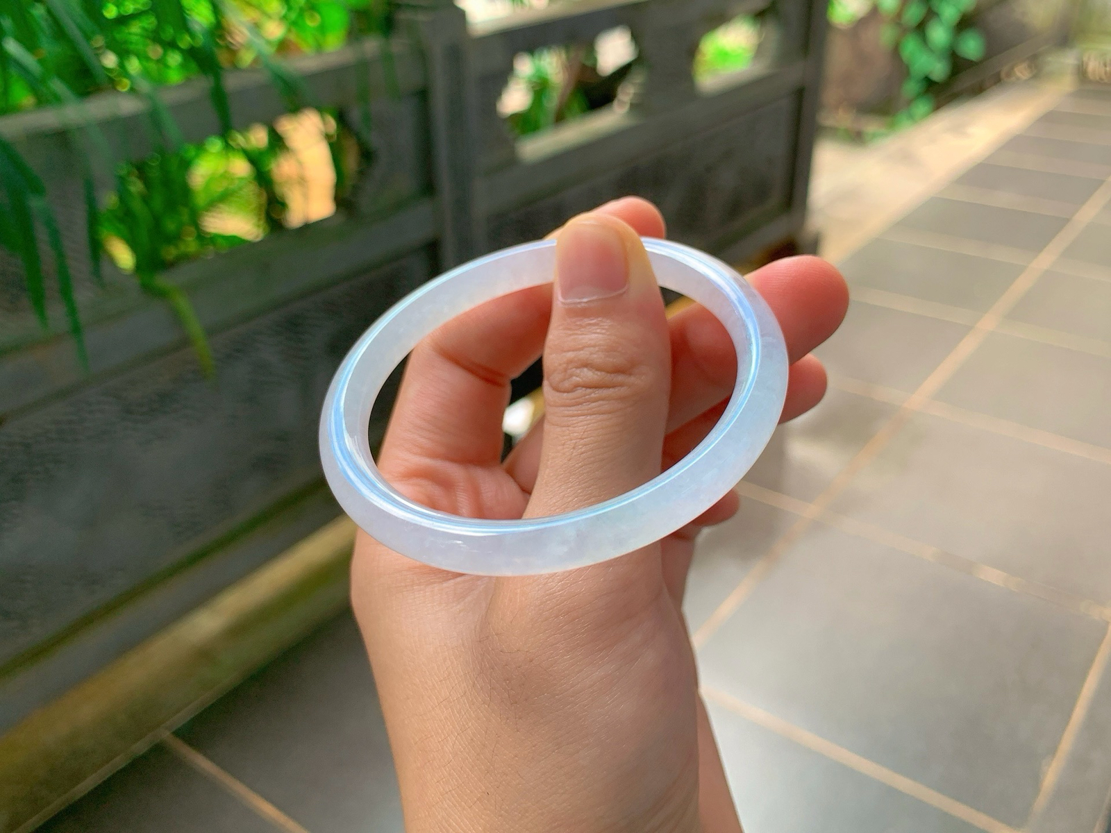 ｜56圈口
条粗：7.1
白月光福镯
冰润通透，底子干净清透，上手轻盈灵动漂亮