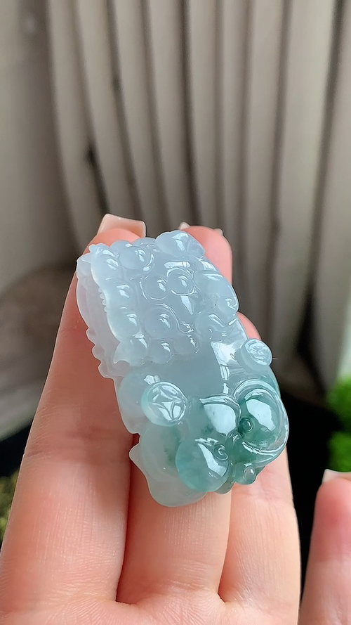 天然翡翠，冰飘花貔貅，尺寸45.5-28-12 aj94