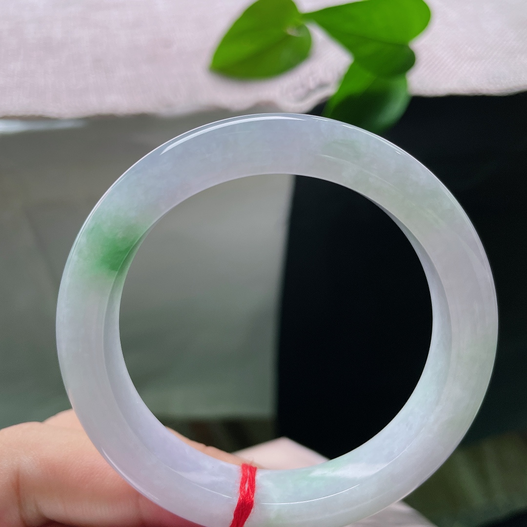 52.9/11.2/8.7，飘绿正圈，一点皮纹，色调清雅耐看，衬肤显气质，适配多种穿搭风格。ss58385a