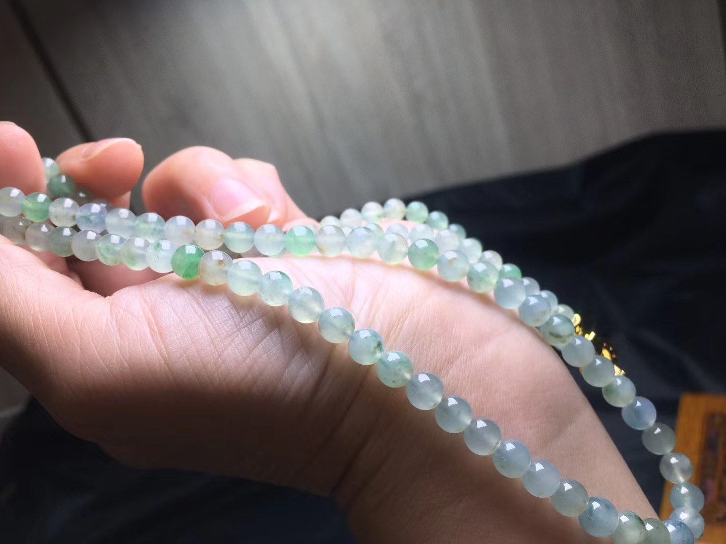 飘花珠链，卡6.2～4.9mm，118颗，种好，玉质细腻，透水润，均匀，颗颗精选