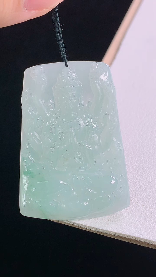 冰飘花千手观音，无裂，尺寸:43.2-29.7-5.7mm