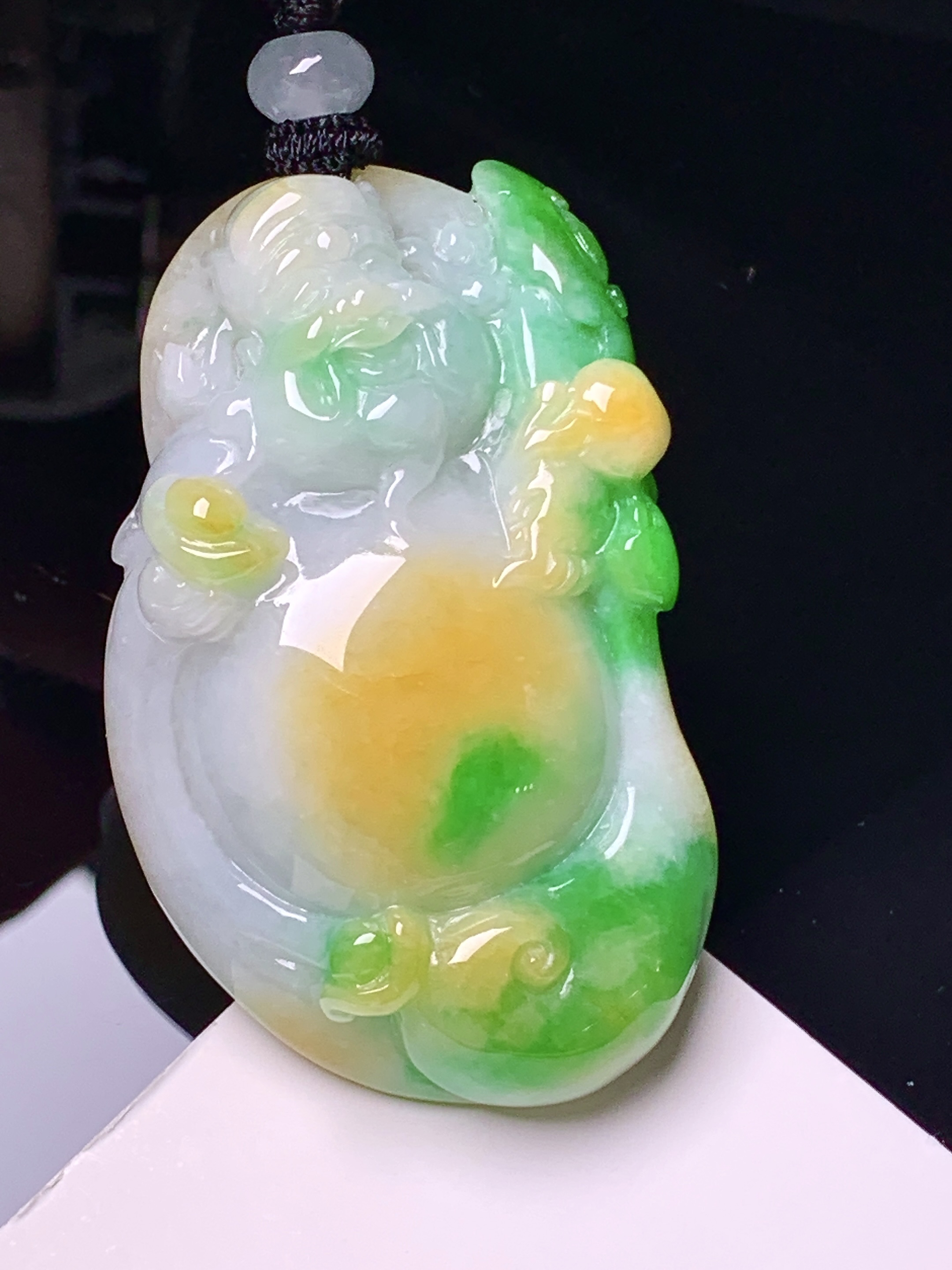 飘黄绿翡佛公吊坠 玉质细腻 色泽艳丽清新 水润亮眼 整体尺寸49.6*30*11 w1