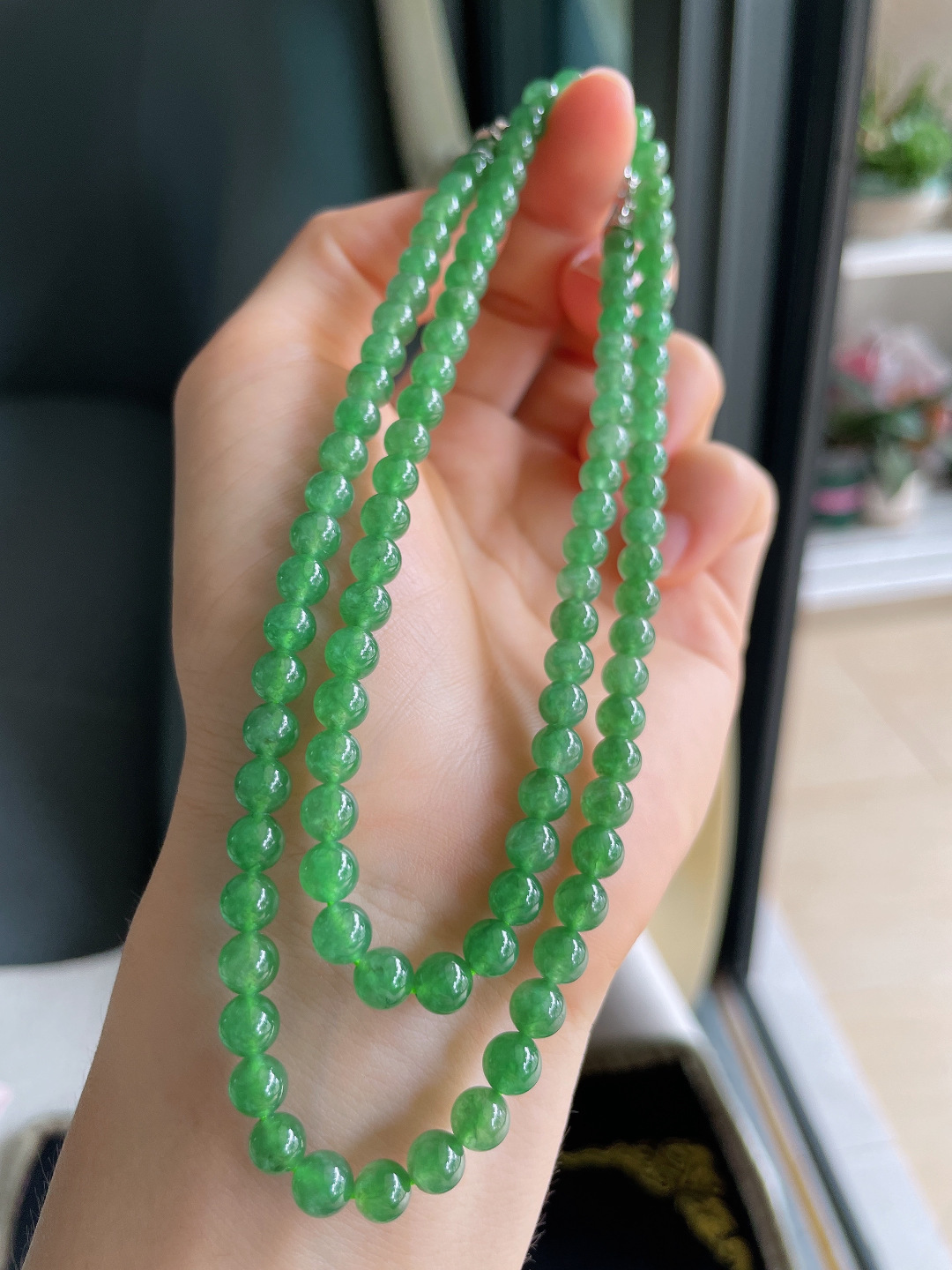 ️，缅甸天然翡翠A货，冰满绿珠链，尺寸：5.3mm100颗。【编4542】