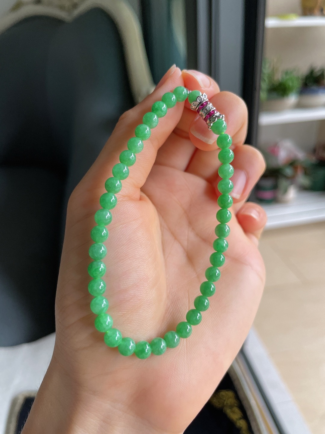 缅甸天然翡翠A货，冰满绿手串，尺寸：5mm。【编4632】