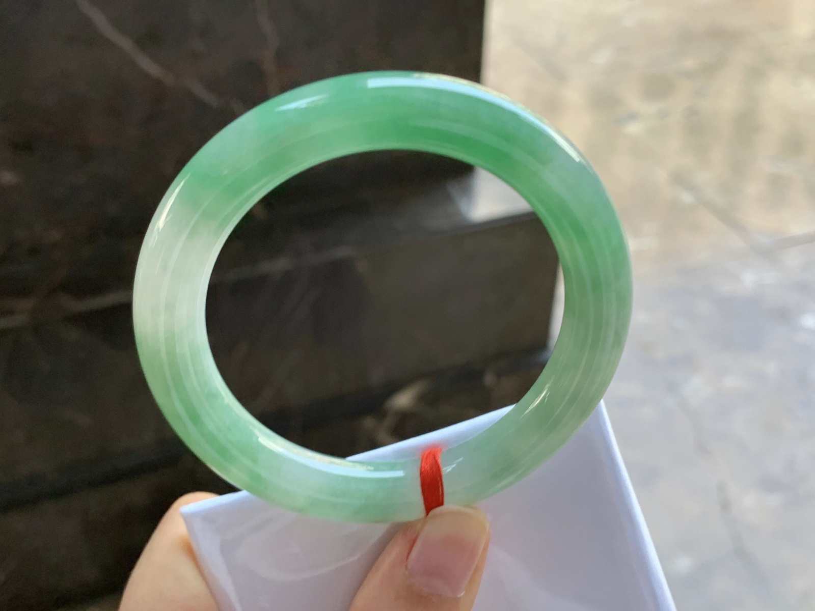 55-10.3
晴绿圆条手镯^_^