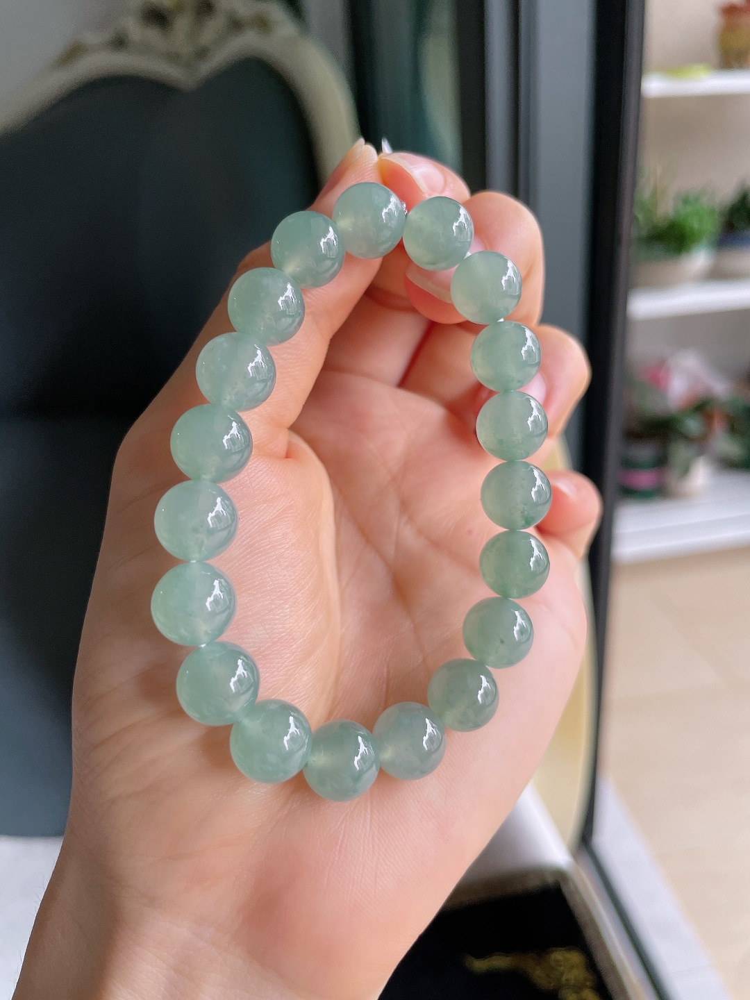 缅甸天然翡翠A货，冰浅绿手串，尺寸：9.8mm。【编4627】