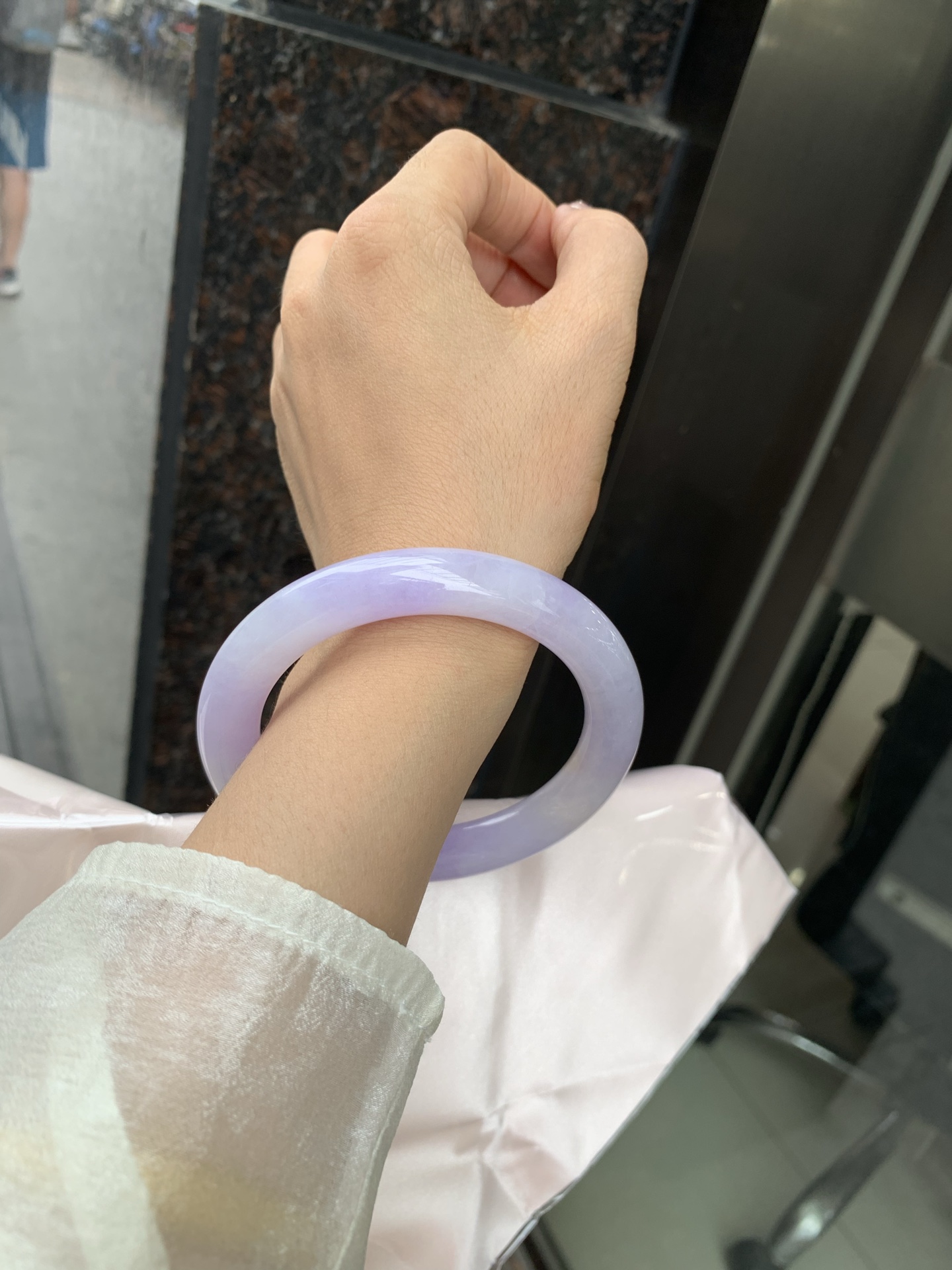 圆条，打灯细纹，底妆水润，满圈紫罗兰吸睛抢眼，浪漫迷人，仙气飘飘，优雅高贵显气质，感满满，满满紫罗兰底色均匀不失色，不同光线不一样视觉感受