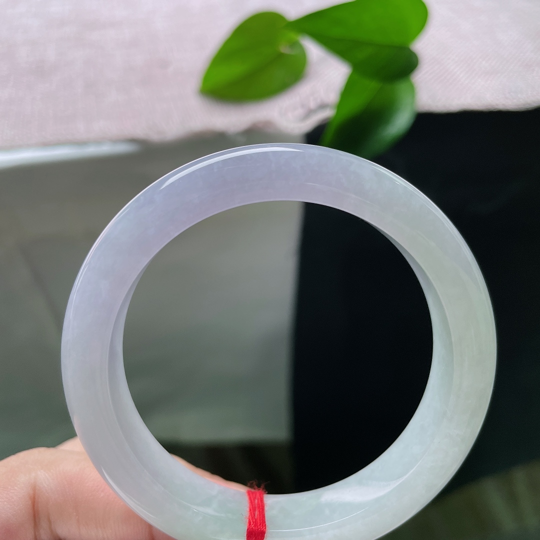 51.7/11.4/8.3，飘绿正圈，有纹，平安镯寄寓平安顺遂，一隅翠色，藏住一抹春日清欢。ss58393a