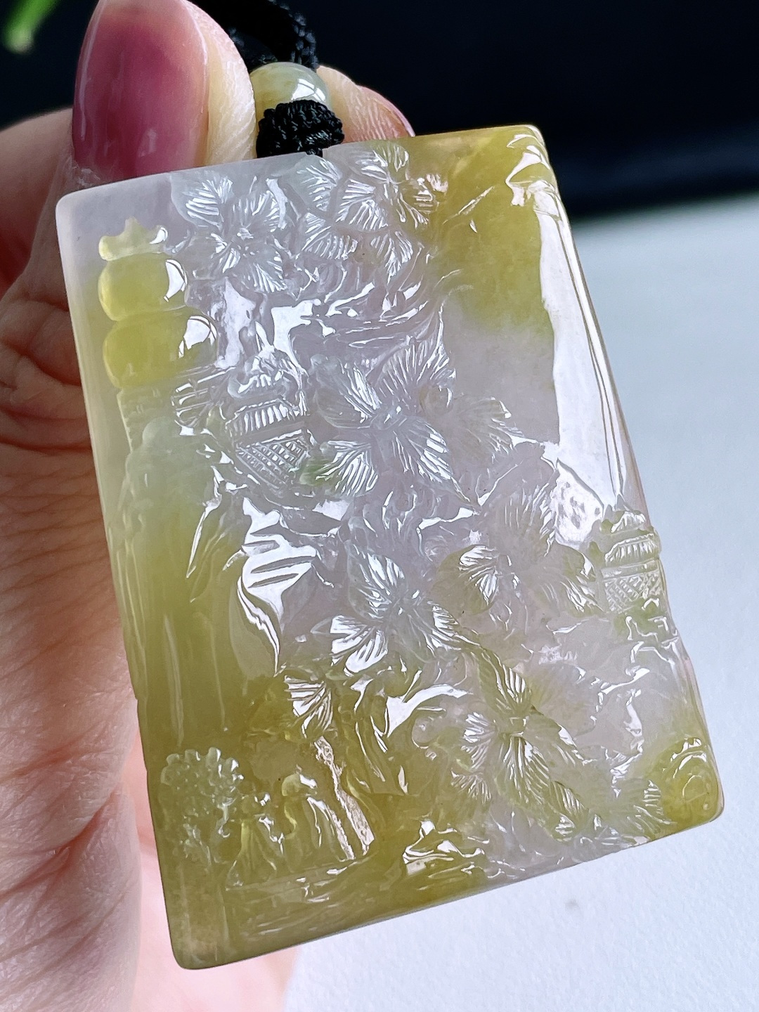 冰飘黄翡花开富贵牌吊坠，无裂，性比高，厚装，尺寸52.4-40.6-7.8，重量37.8克