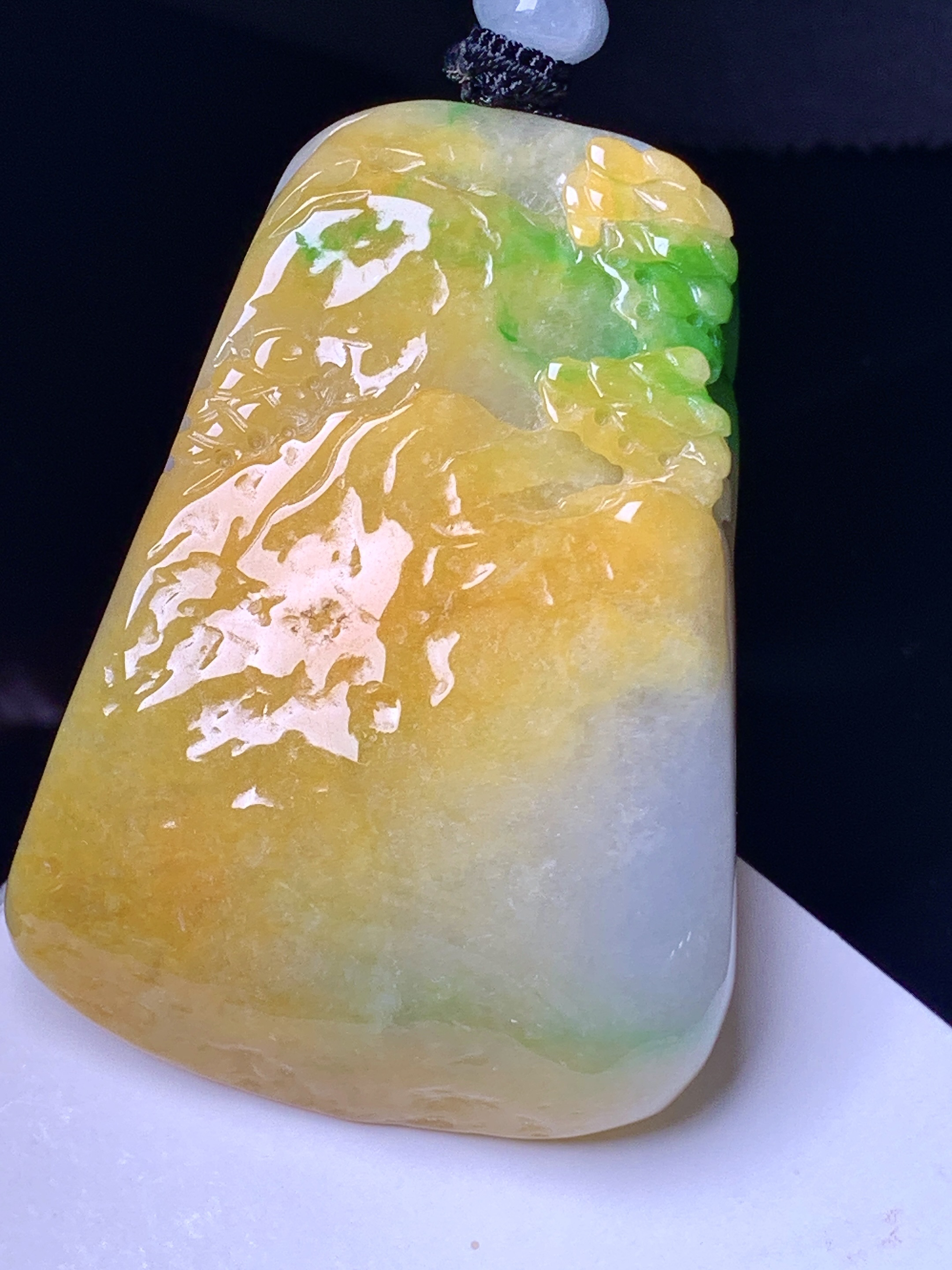 黄翡悟道山水牌子吊坠 玉质细腻 色泽艳丽清新 水润亮眼 整体尺寸51*36.3*11.2 w1