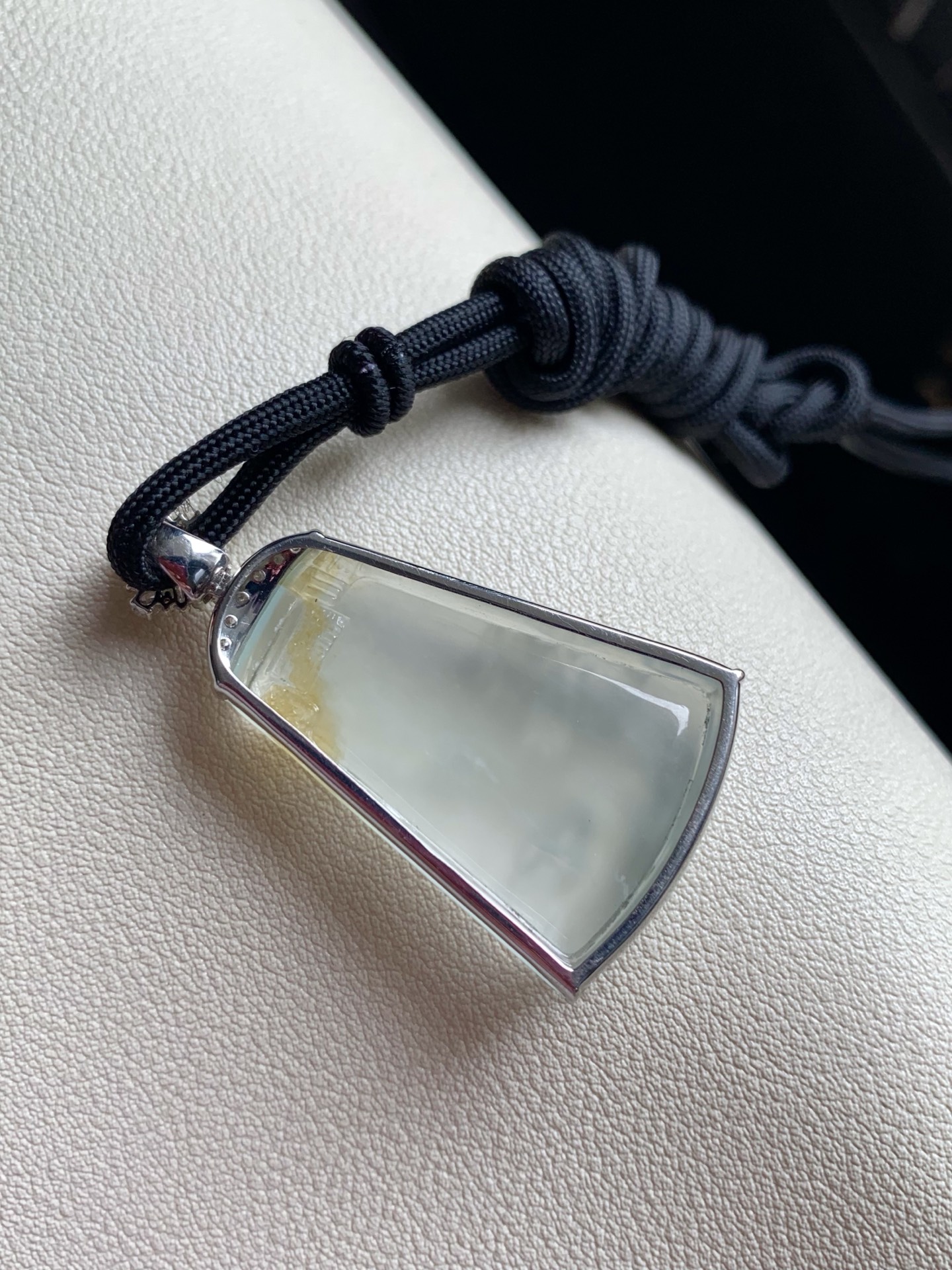 ️【18k金镶嵌黄翡山水牌吊坠】颜色艳丽火辣，韵味十足尺寸：成品：43*23.4*7，裸石：32*23*5,b6796