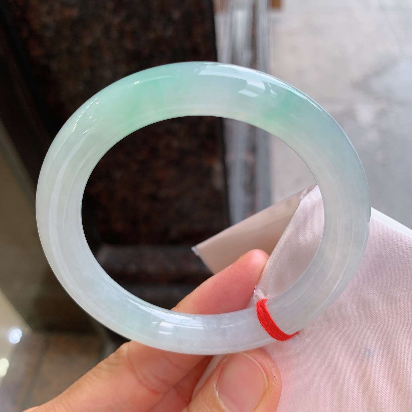 圆条冰飘绿，无裂，冰润