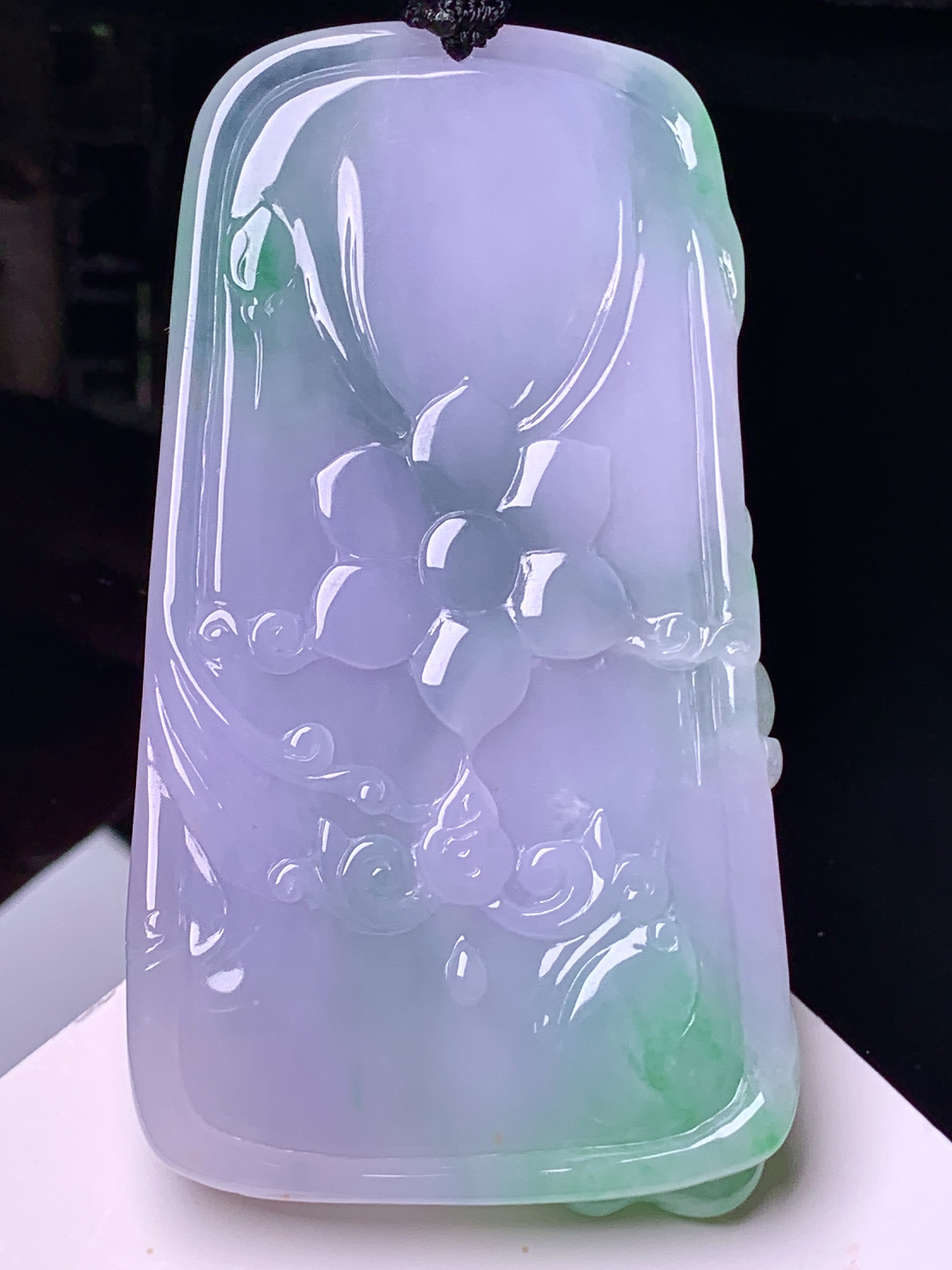 飘绿观音菩萨吊坠 玉质细腻 色泽艳丽清新 水润亮眼 整体尺寸77.5*41.2*10.8 w1