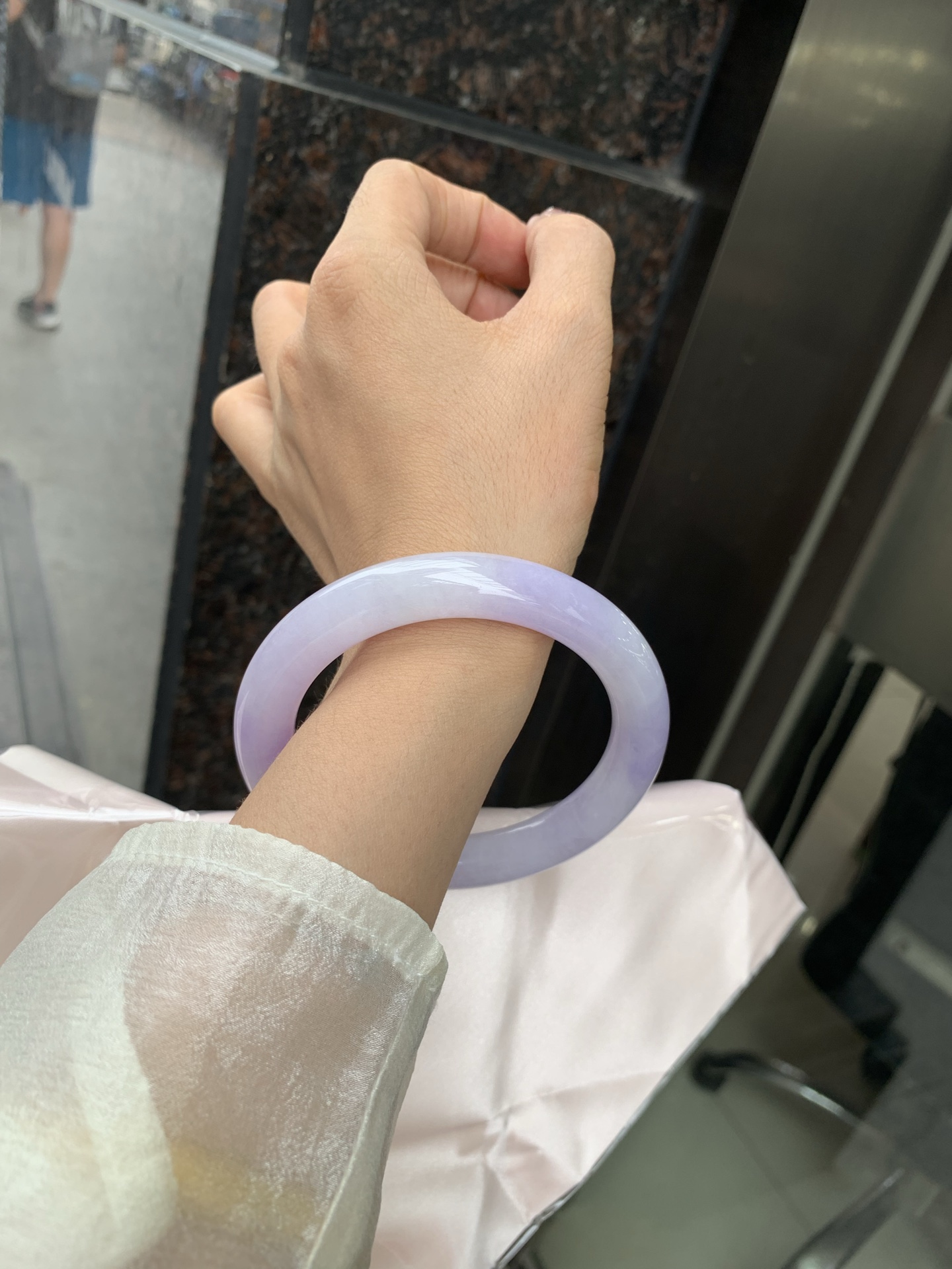 圆条，打灯细纹，底妆水润，满圈紫罗兰吸睛抢眼，浪漫迷人，仙气飘飘，优雅高贵显气质，感满满，满满紫罗兰底色均匀不失色，不同光线不一样视觉感受