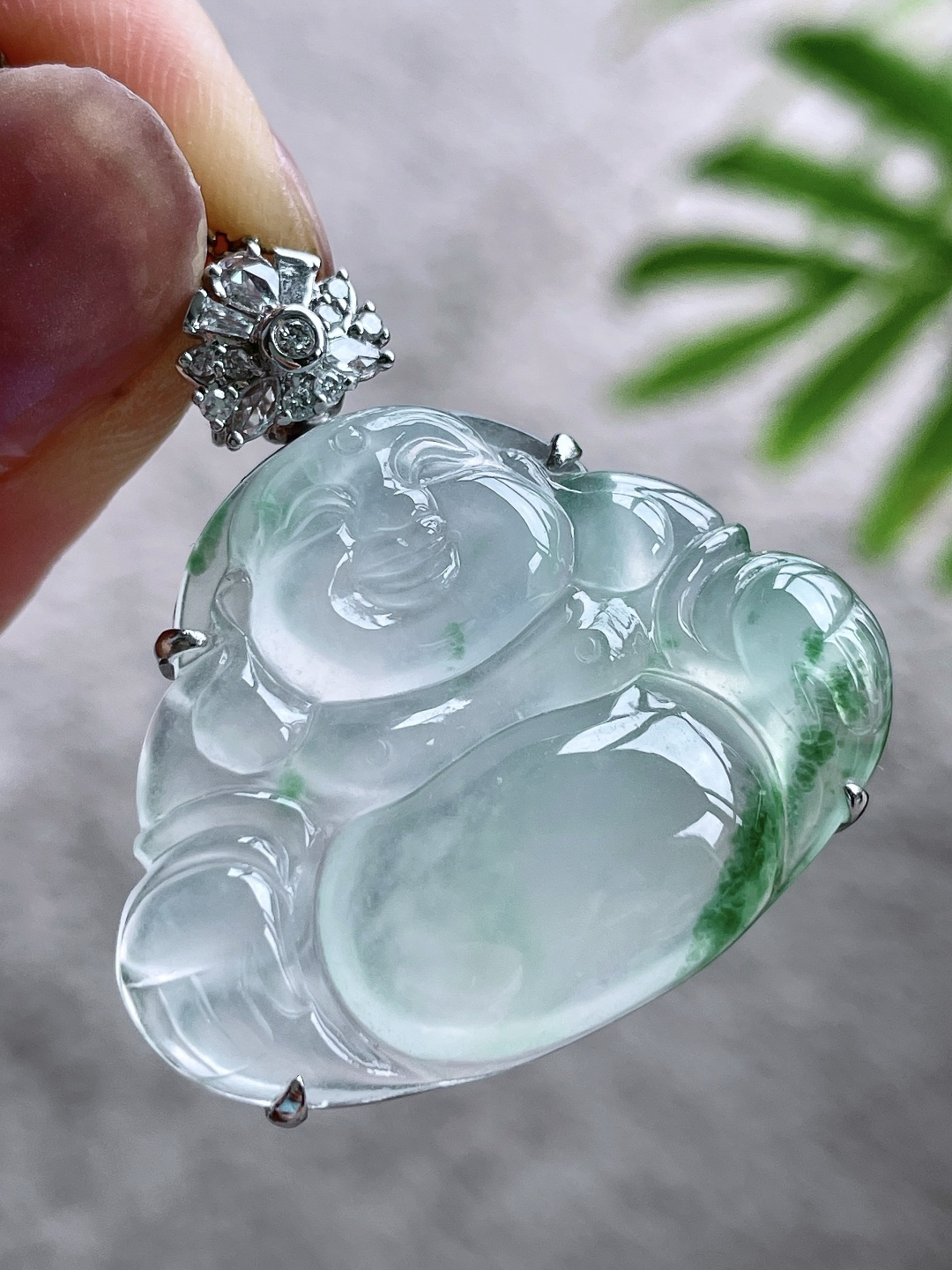冰种飘花佛公吊坠，18k金镶嵌，无裂，性比高32.4-31.7-9.6，裸石24.74-31.7-4.2，重量8.4克