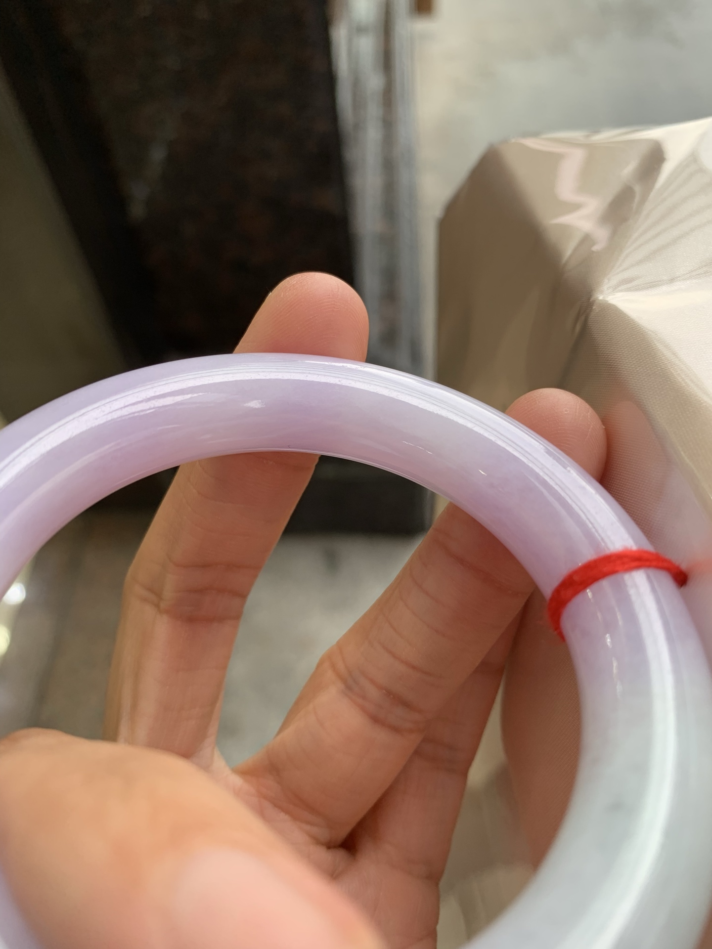 圆条粉紫，有纹微扣，尺寸：56.6/12.2，见光不失