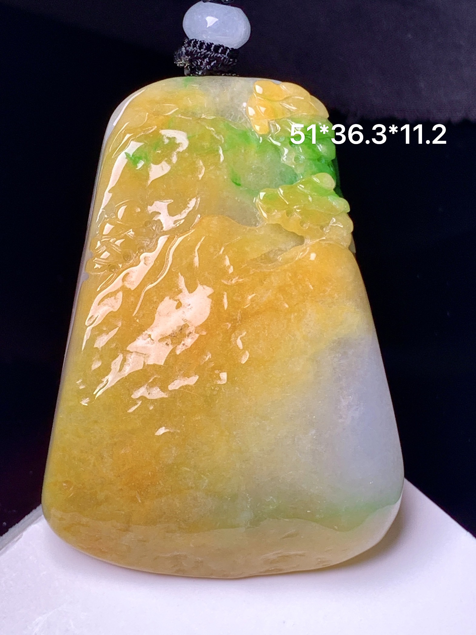 黄翡悟道山水牌子吊坠 玉质细腻 色泽艳丽清新 水润亮眼 整体尺寸51*36.3*11.2 w1