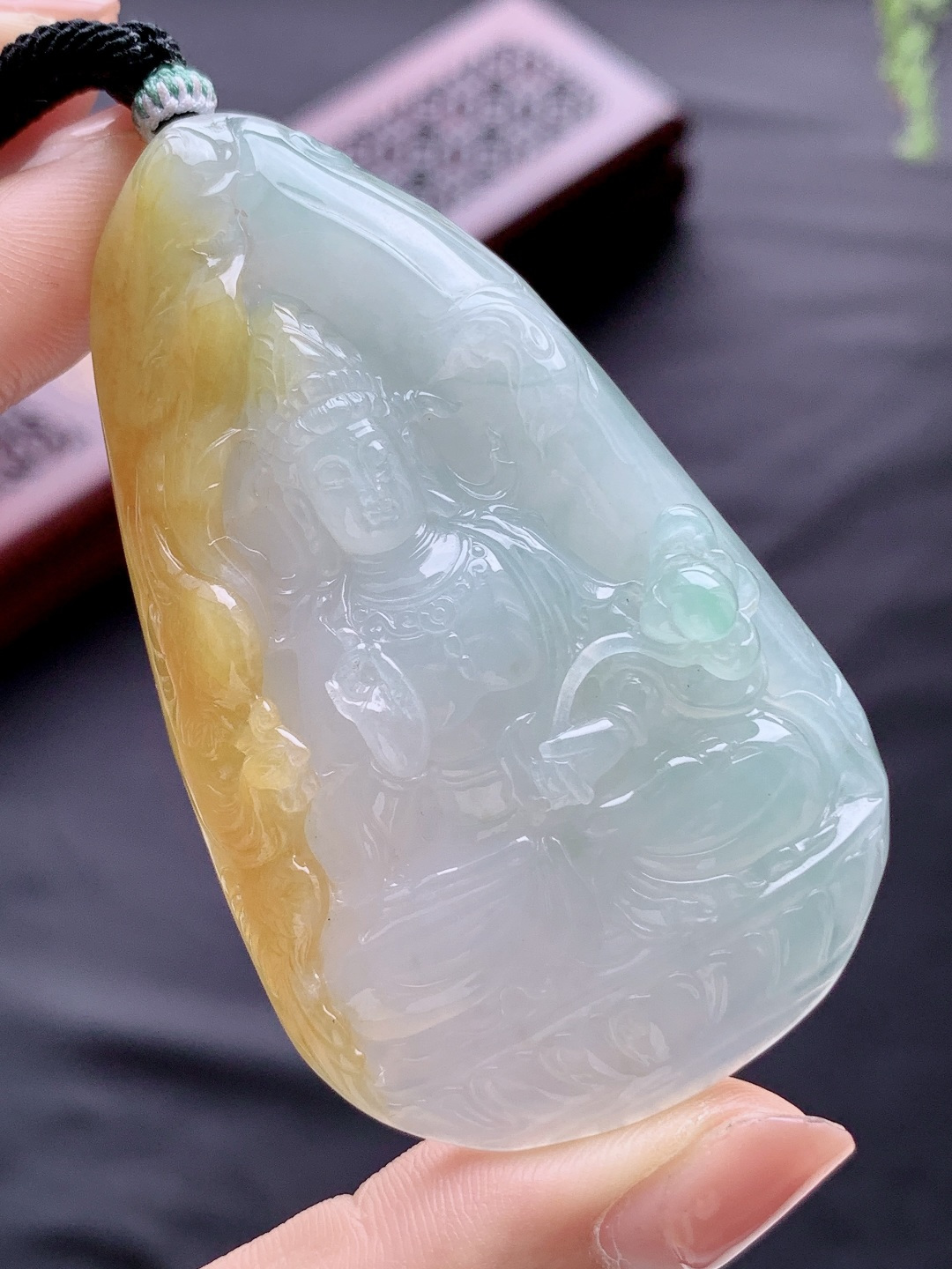 冰飘黄翡大势至菩萨牌持莲观音牌吊坠,缅料,性比高,飘绿,飘花,超厚,尺寸60.2-42-10.7,重量47.6克