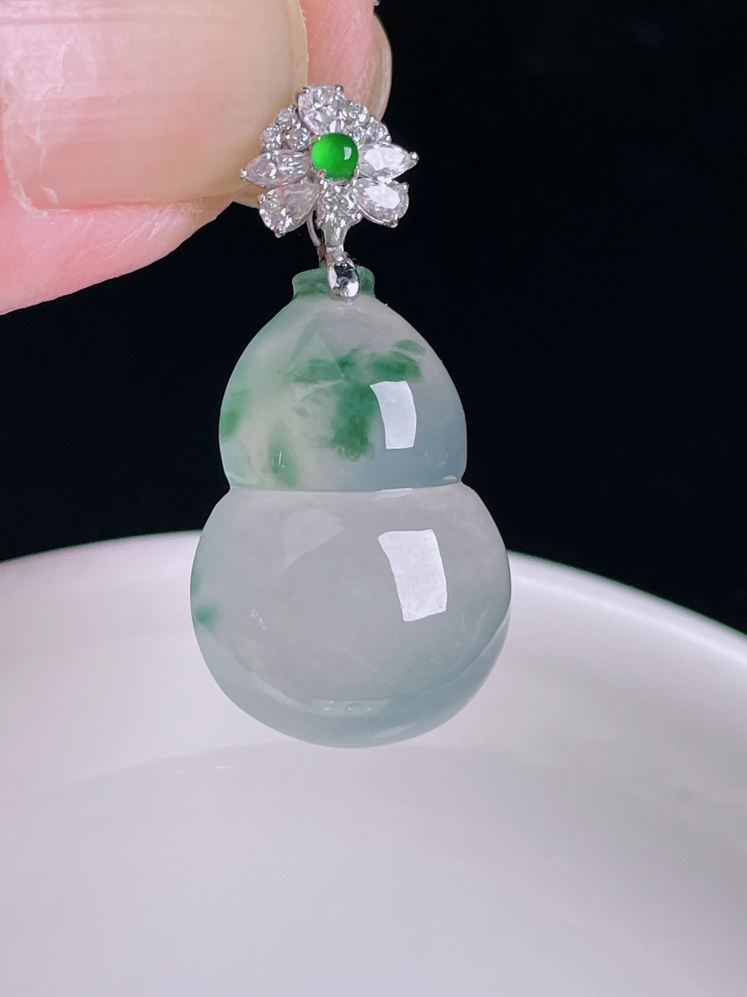 冰种葫芦，18k镶嵌，老种起光，细底通透，尺寸：28裸石20.5/13.8/6.3mm0906