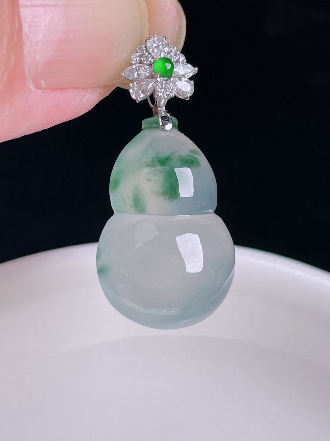 冰种葫芦，18k镶嵌，老种起光，细底通透，尺寸：28裸石20.5/13.8/6.3mm0906